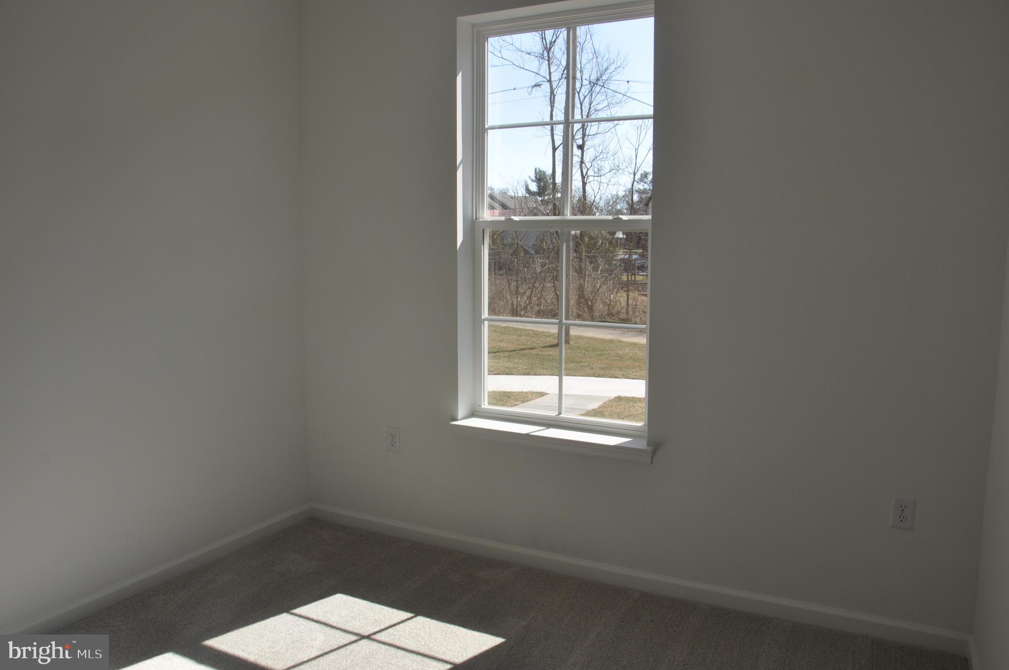 LOFTS AT CREEKSIDE - Residential Lease