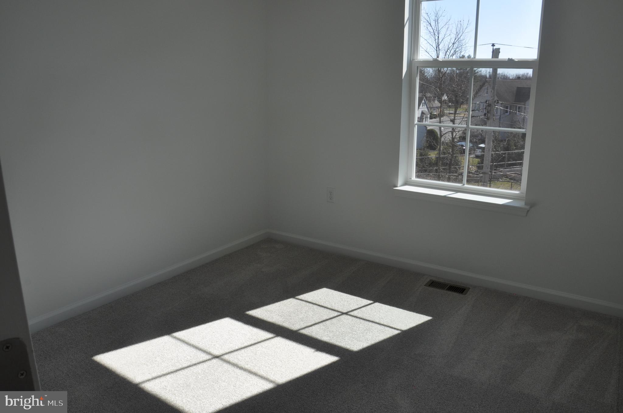 LOFTS AT CREEKSIDE - Residential Lease