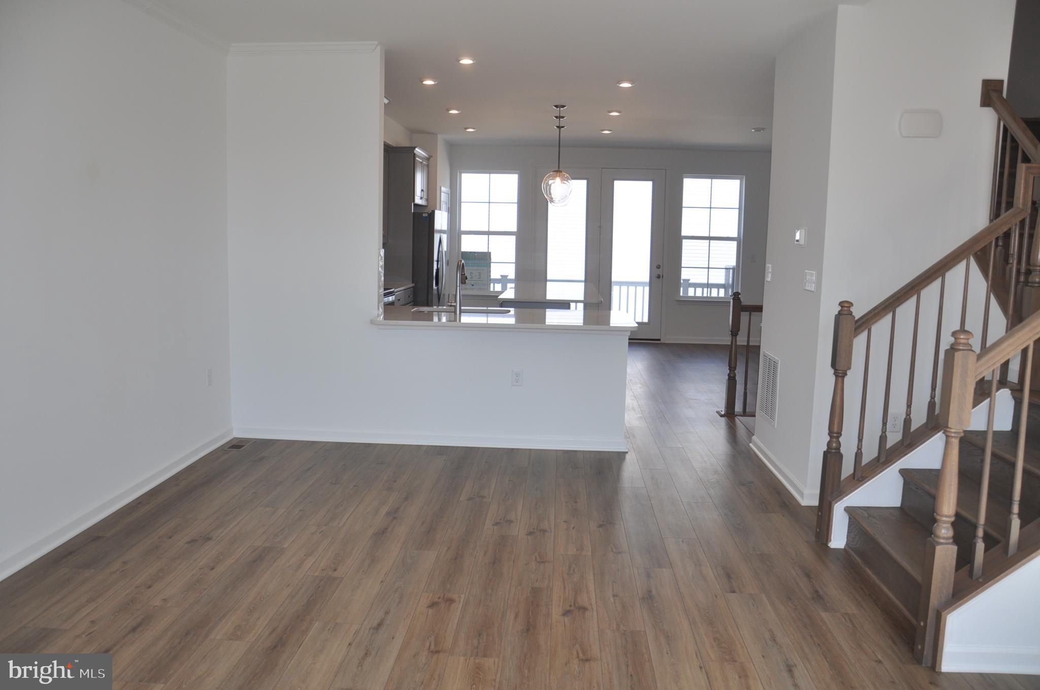 LOFTS AT CREEKSIDE - Residential Lease