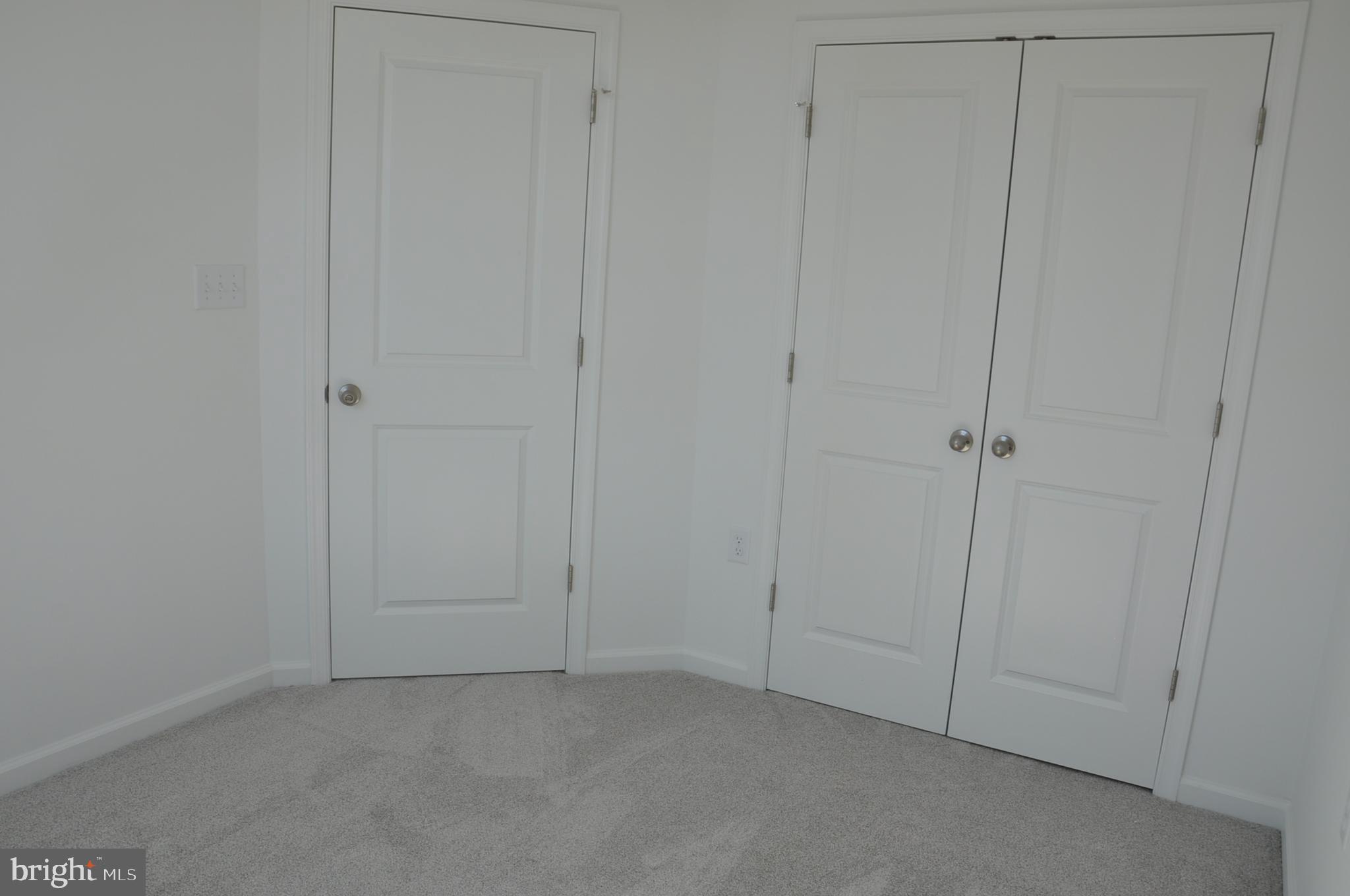 LOFTS AT CREEKSIDE - Residential Lease