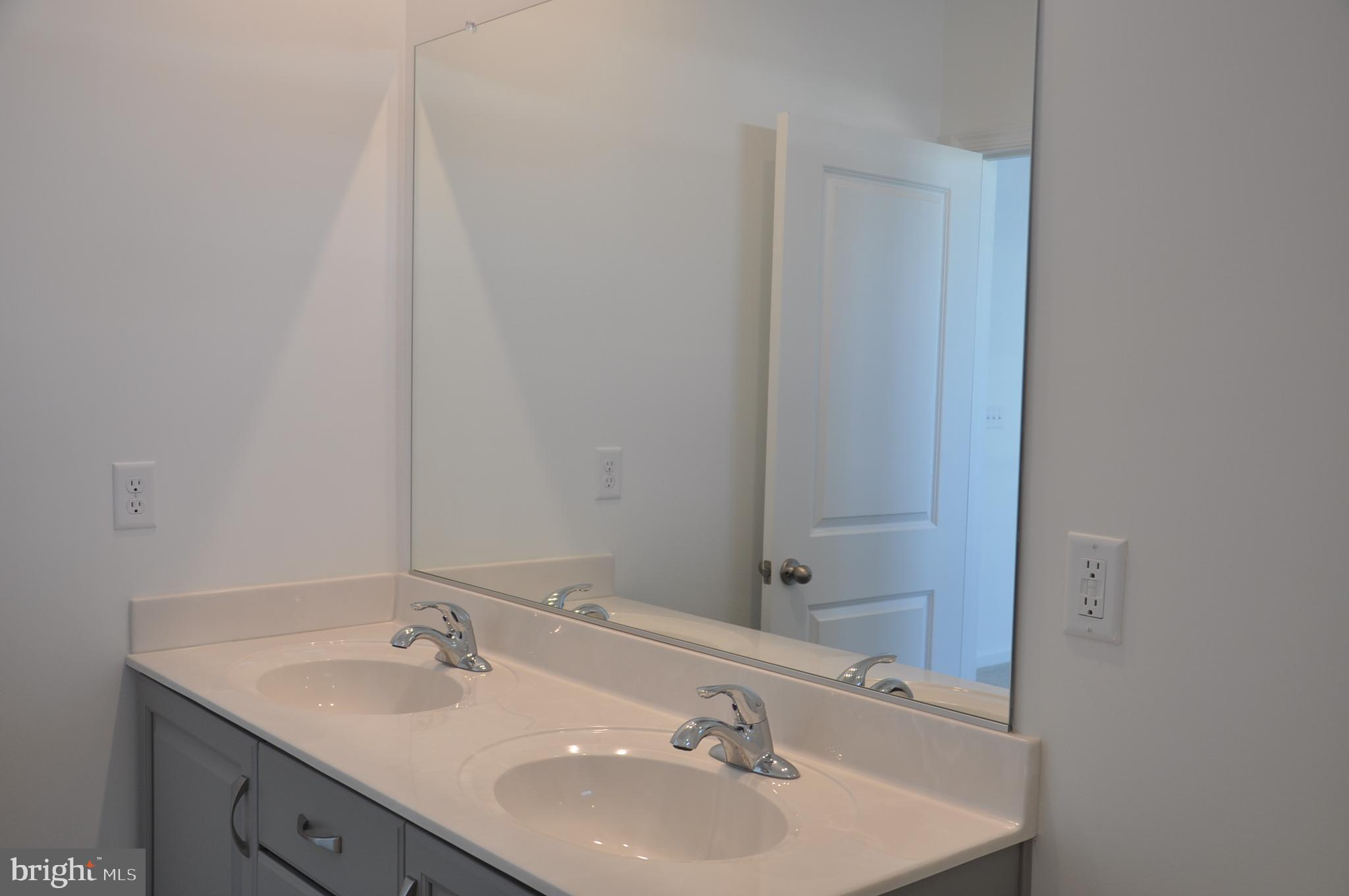 LOFTS AT CREEKSIDE - Residential Lease