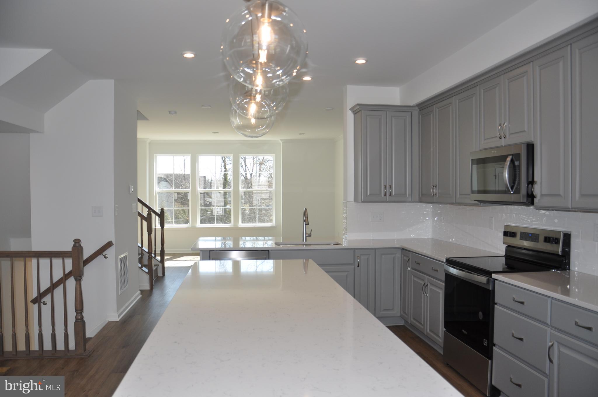 LOFTS AT CREEKSIDE - Residential Lease