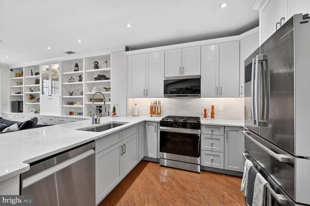 Photo of 400 Cameron Station Boulevard #421, ALEXANDRIA, VA 22304 (MLS # VAAX2064528)