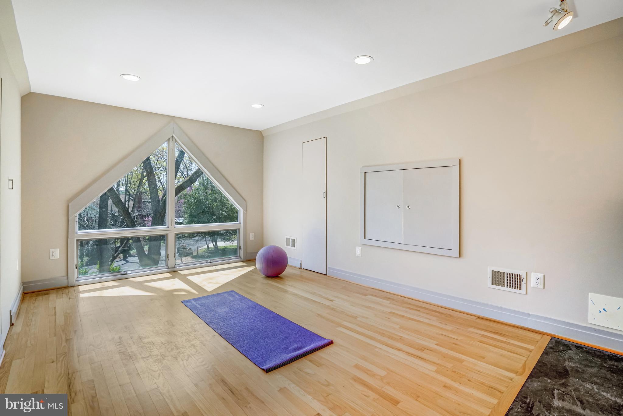 BERKSHIRE OAKWOOD - Residential