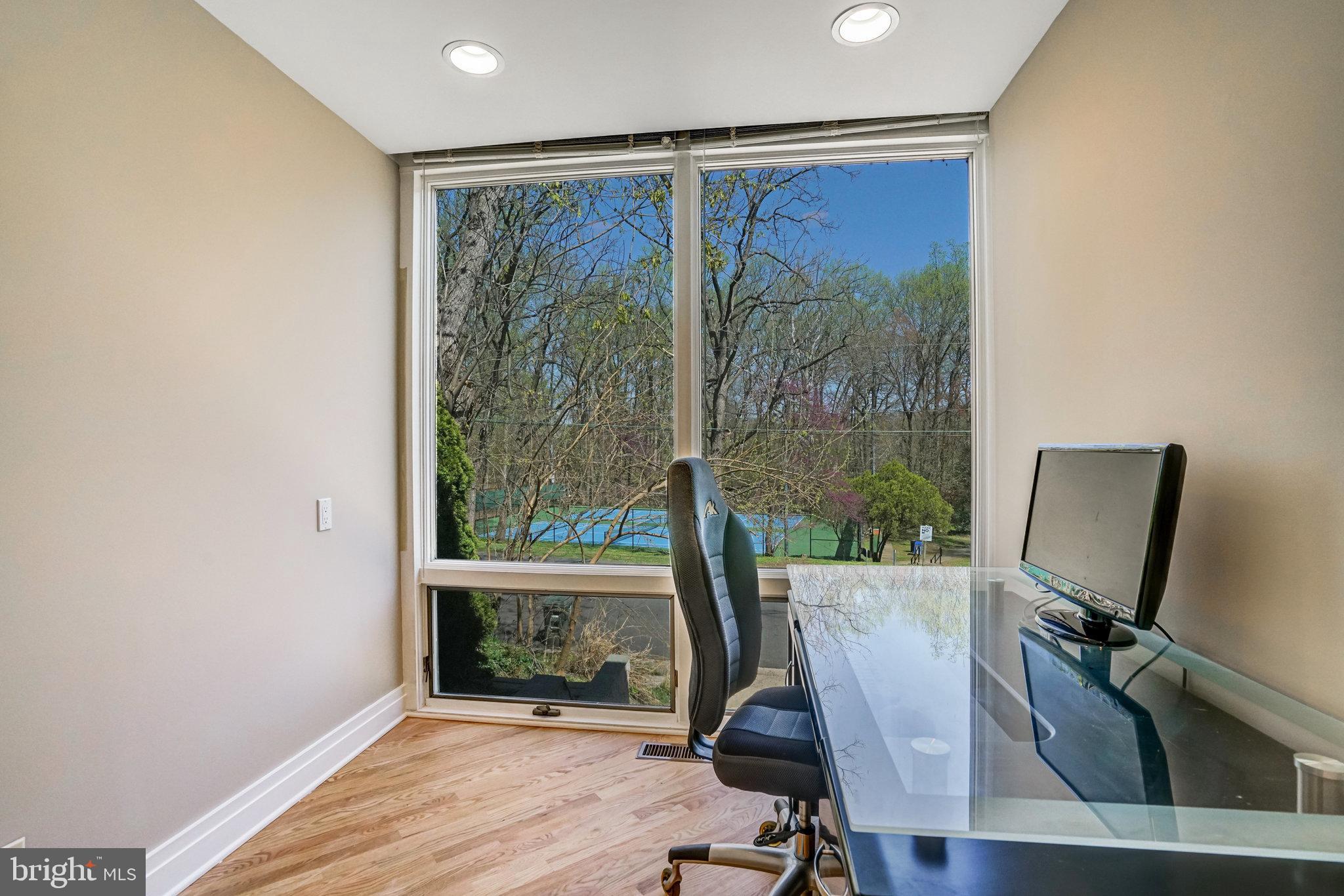 BERKSHIRE OAKWOOD - Residential