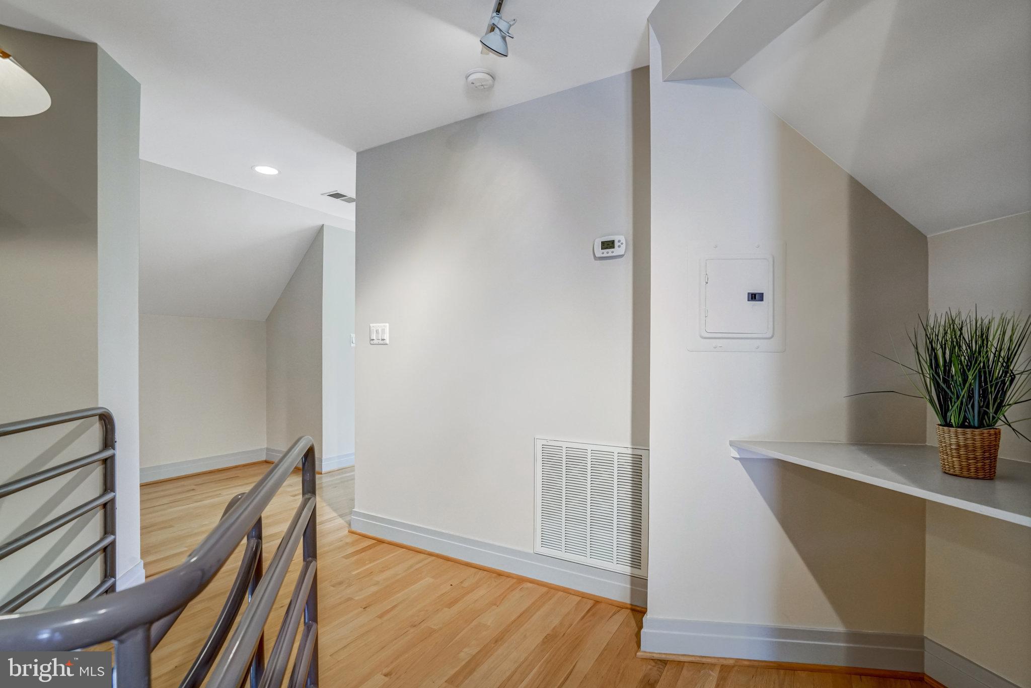 BERKSHIRE OAKWOOD - Residential