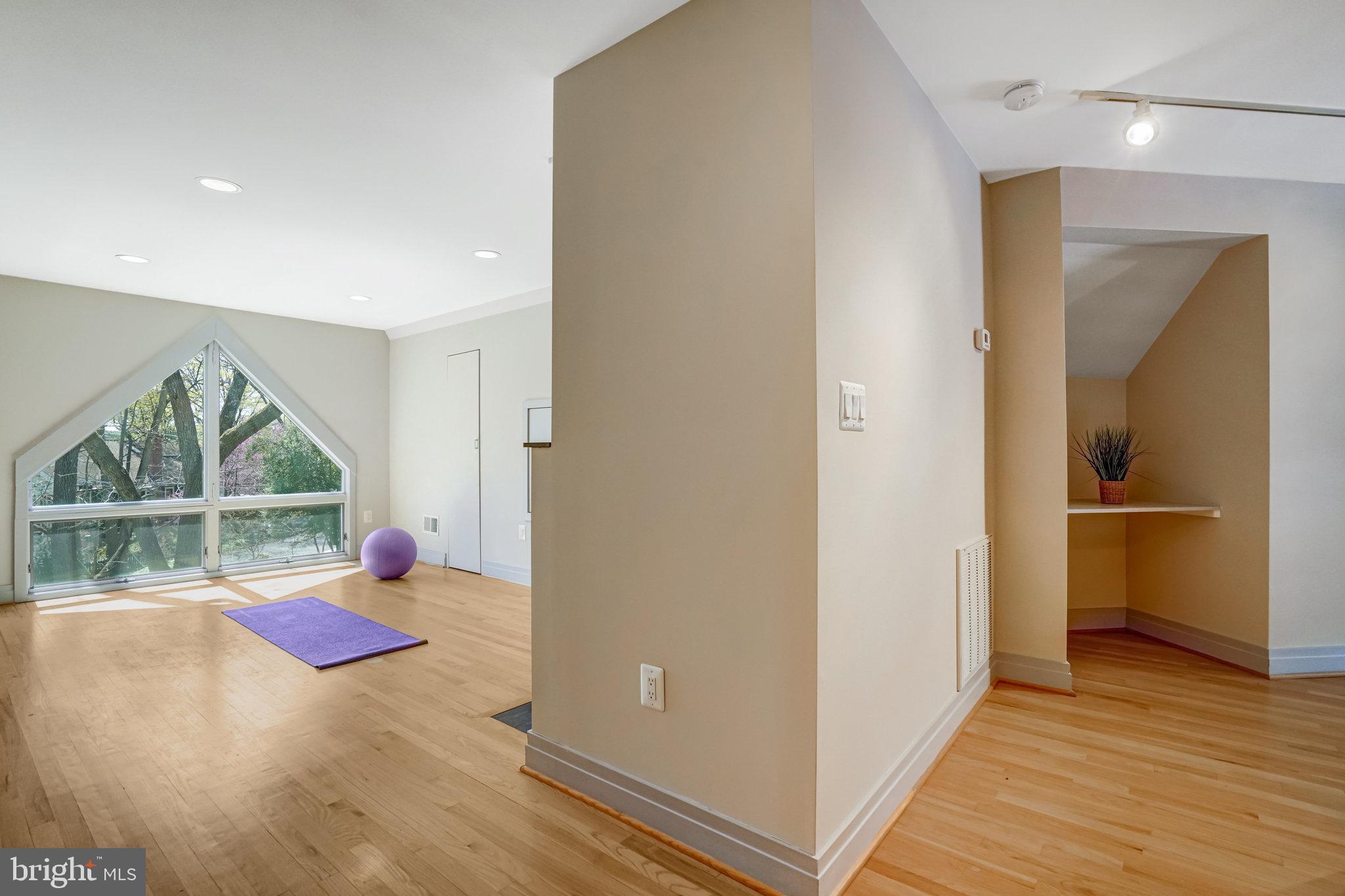 BERKSHIRE OAKWOOD - Residential