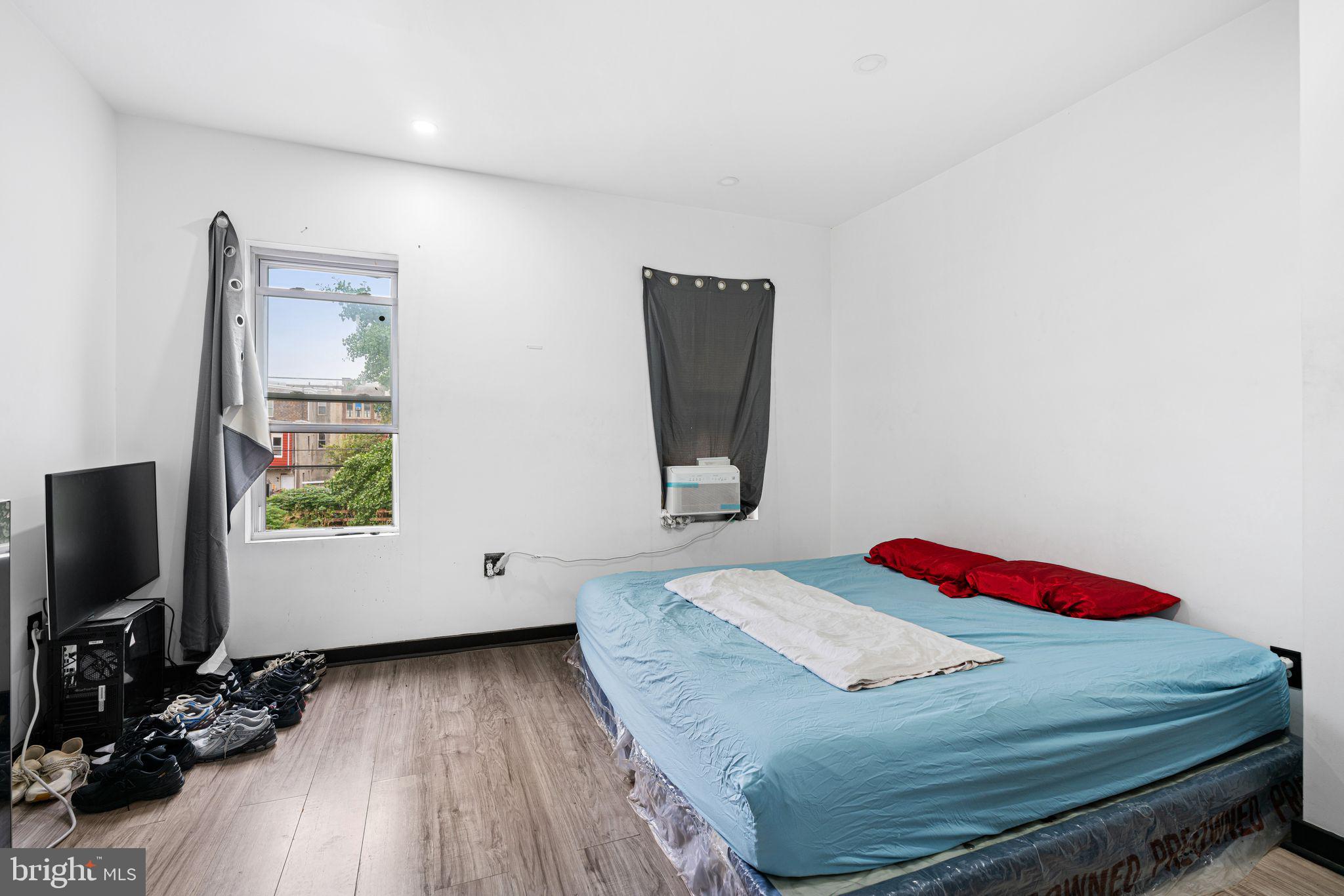 PHILADELPHIA (NORTHWEST) - Residential