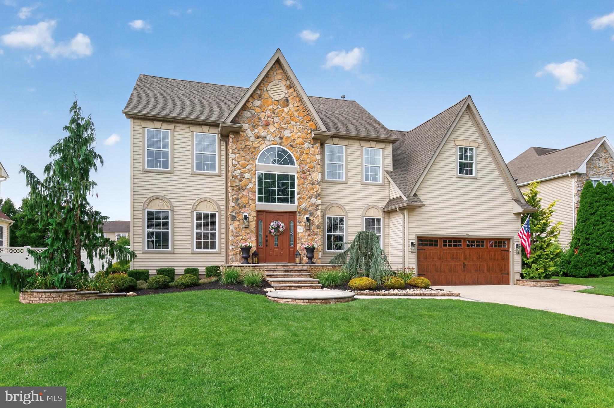 28 CANYON DRIVE