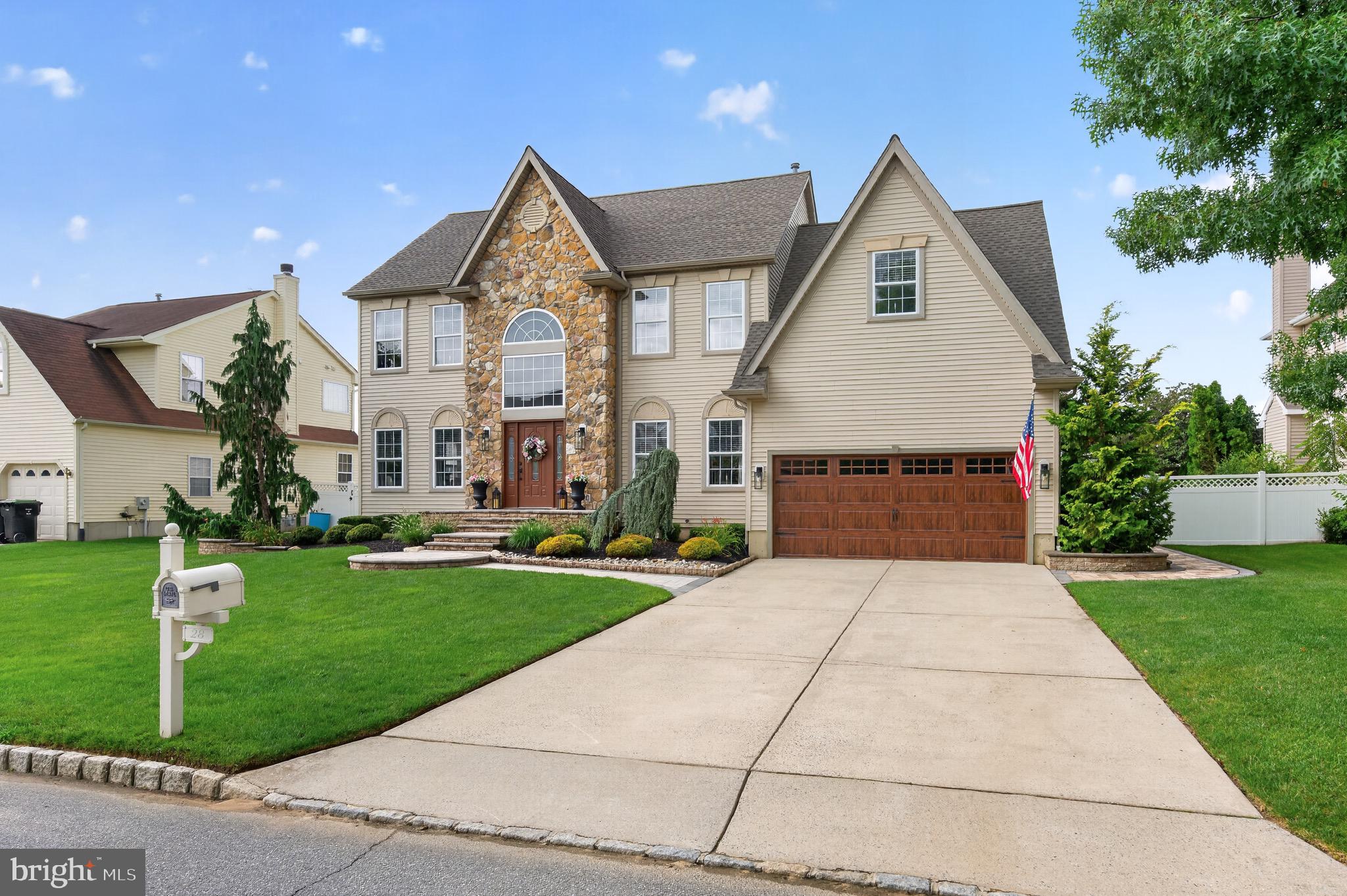 28 CANYON DRIVE