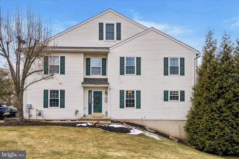 Townhouse For Sale - 636 Chadbourne Court<br/> HARLEYSVILLE, PA 19438