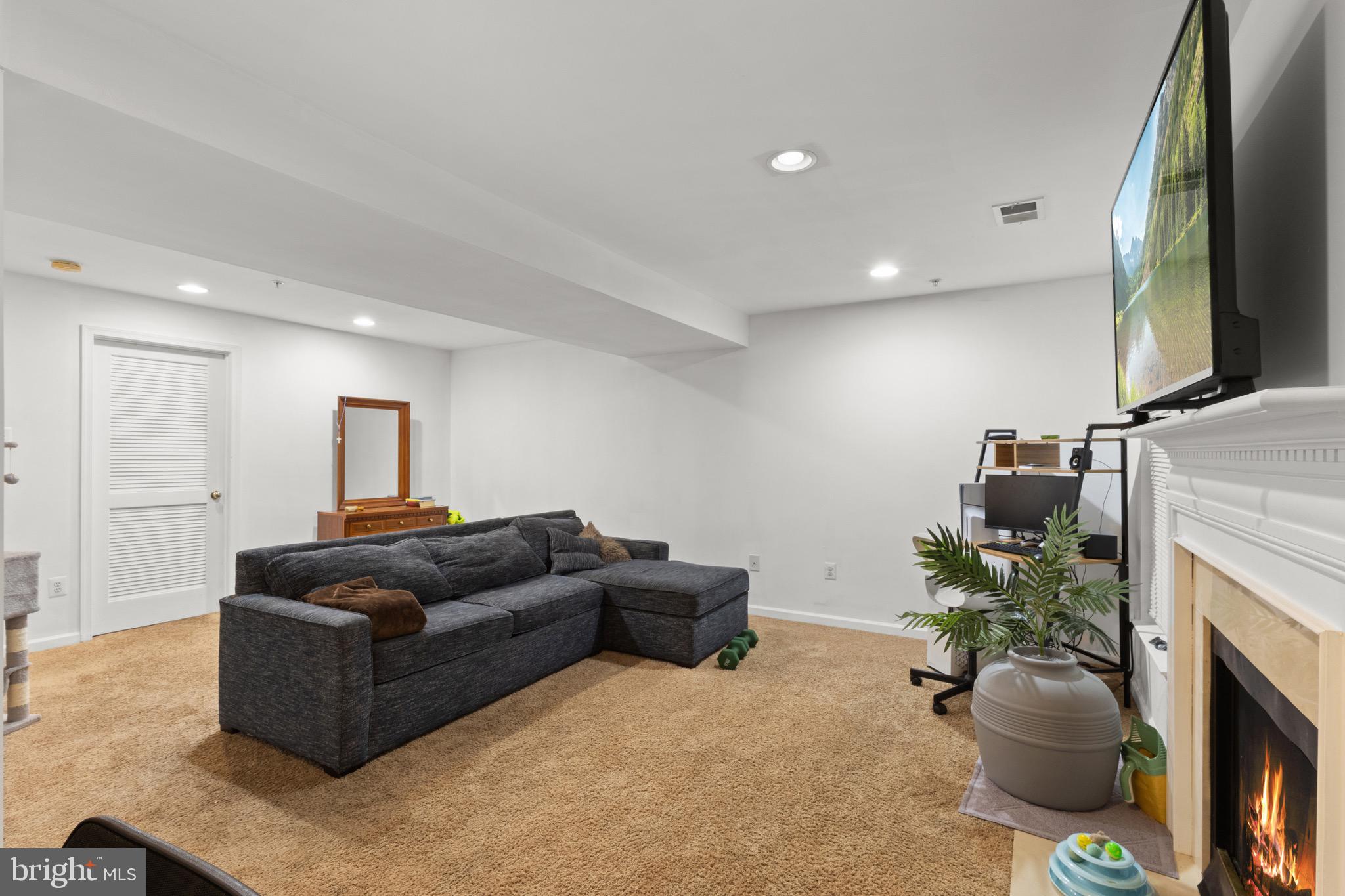 VILLAGE TOWNS - Residential