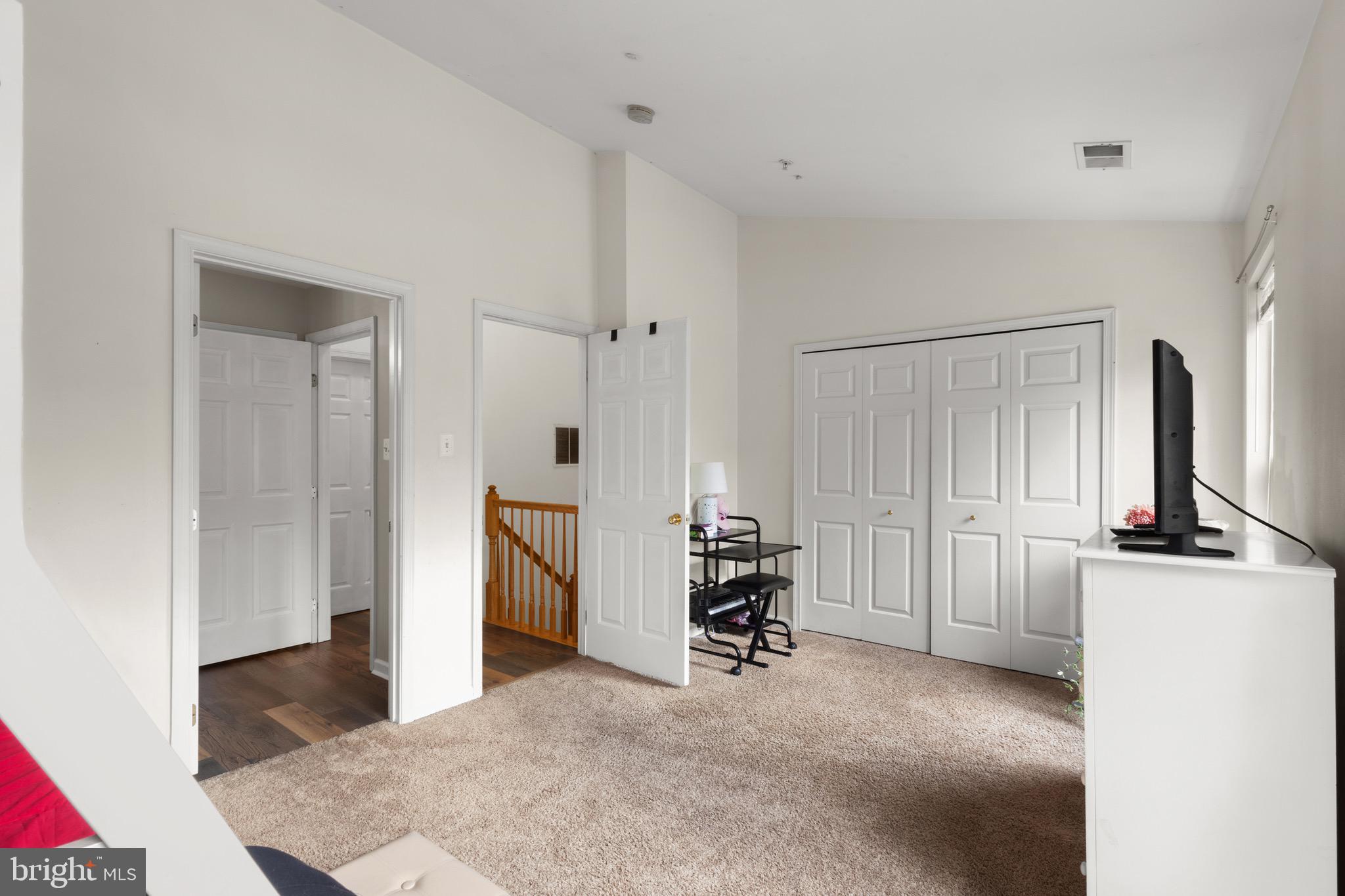 VILLAGE TOWNS - Residential