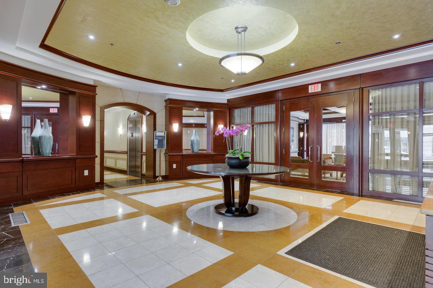 888 N QUINCY STREET 502