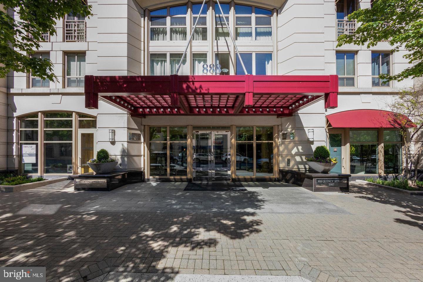 888 N QUINCY STREET 502