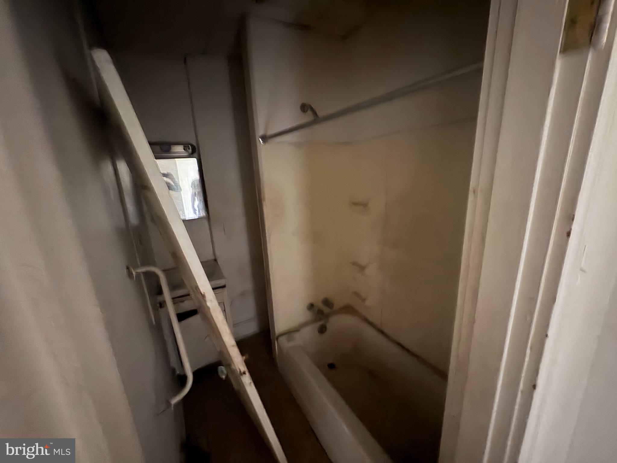 418 MIDDLE AVE AVENUE