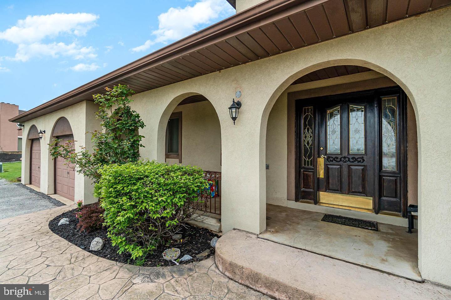 5297 LINCOLN HIGHWAY W