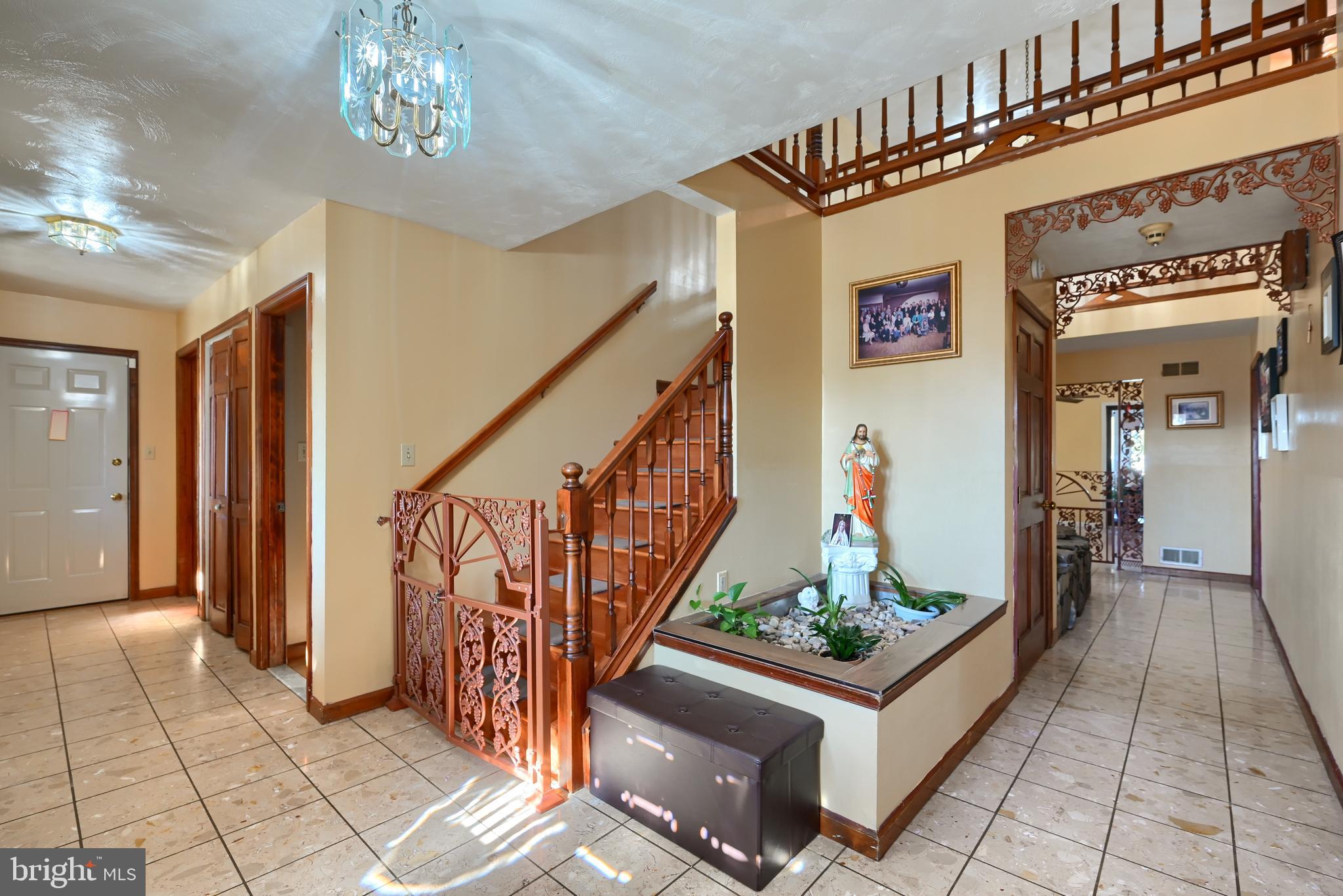 5297 LINCOLN HIGHWAY W