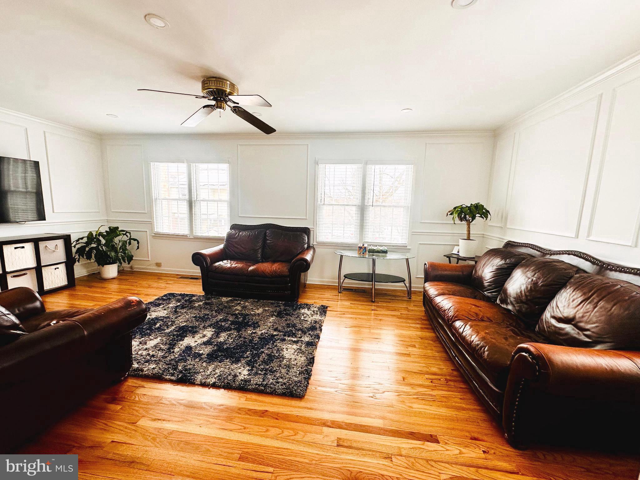 WILLIAMSBURG SQUARE - Residential