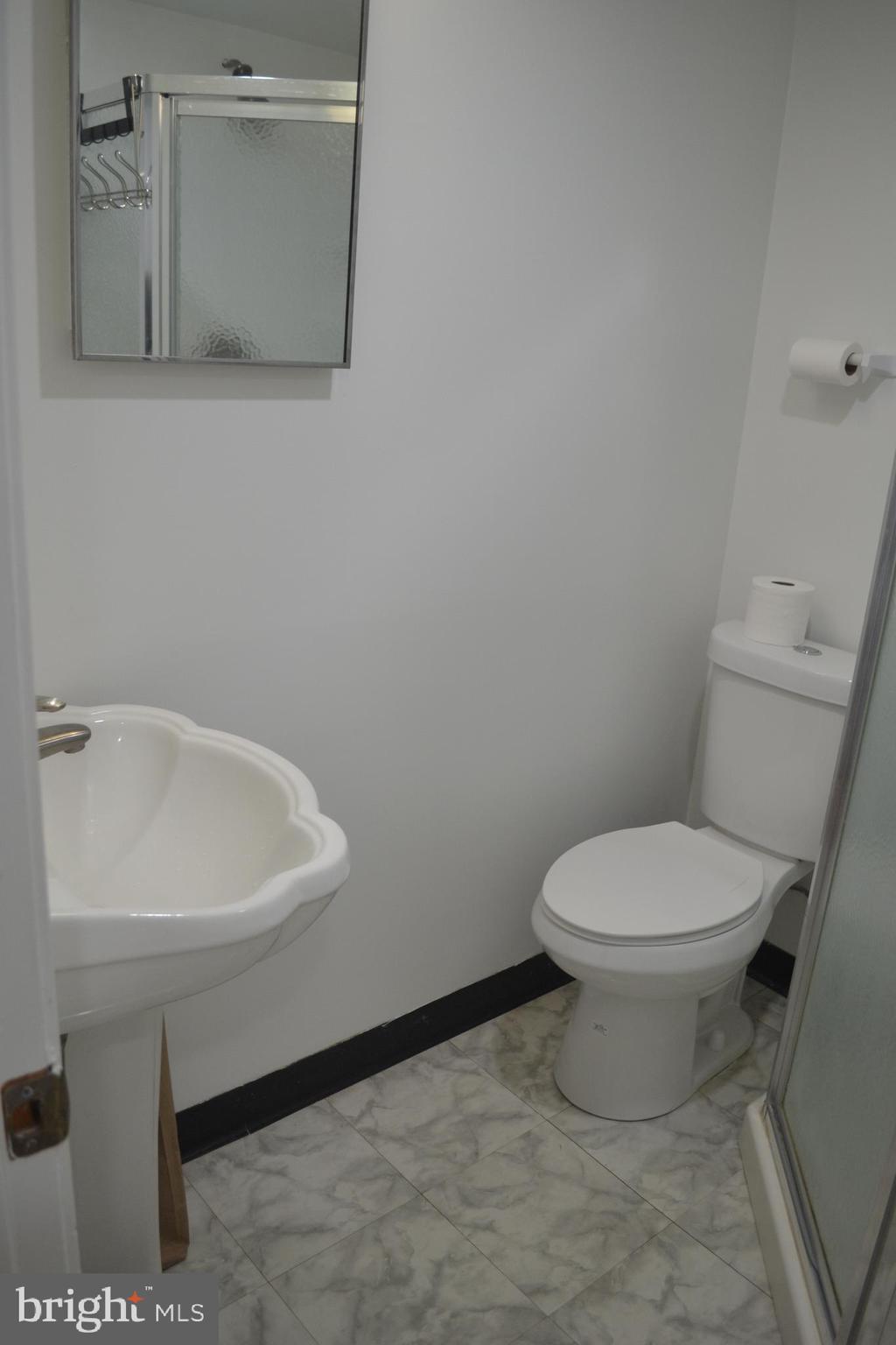 WILLIAMSBURG SQUARE - Residential