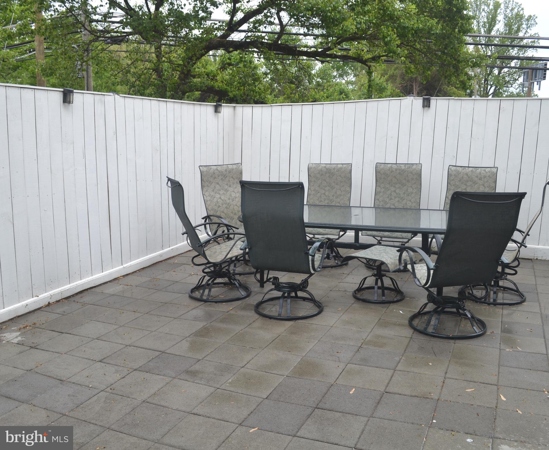 WILLIAMSBURG SQUARE - Residential