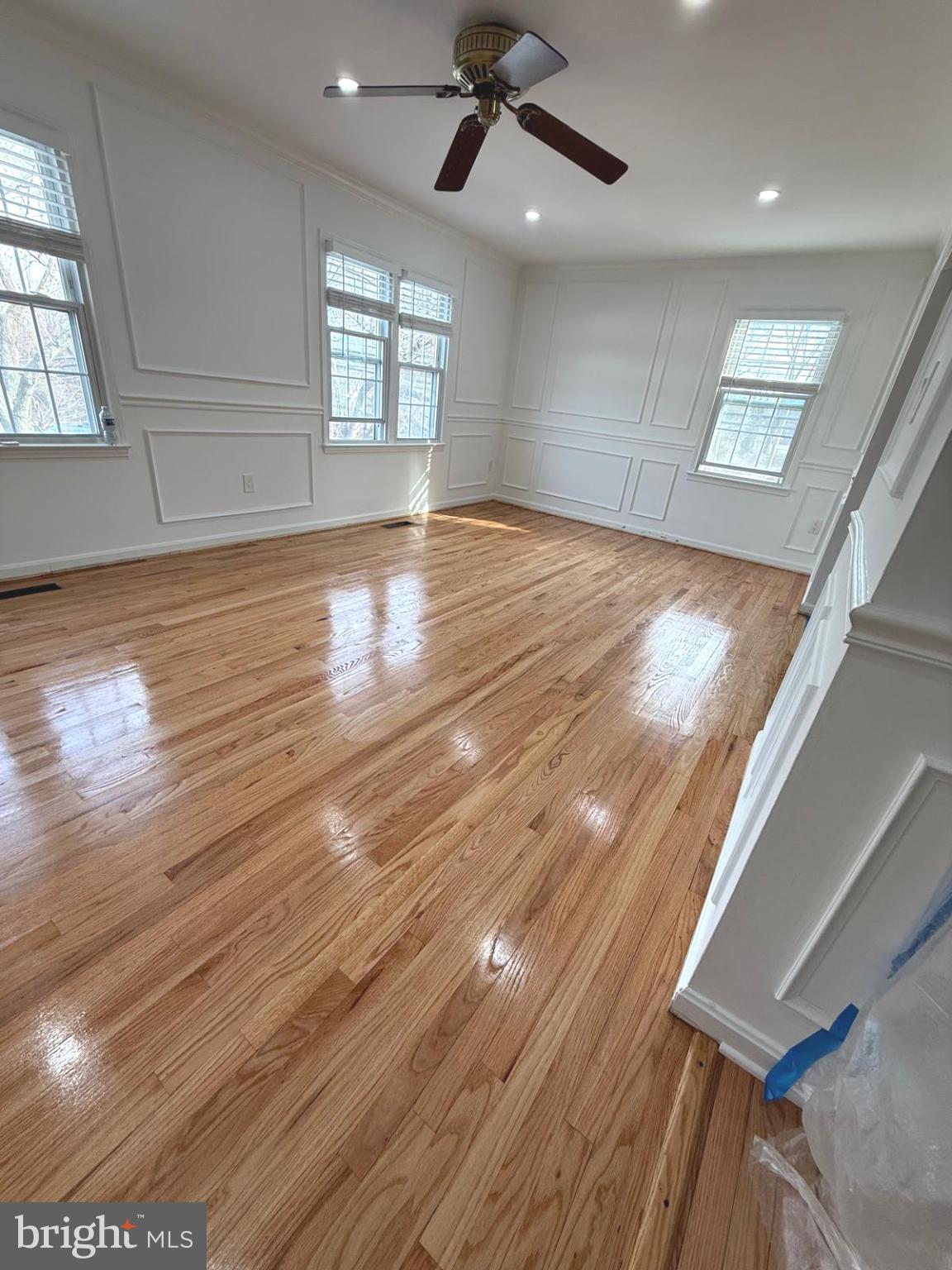 WILLIAMSBURG SQUARE - Residential