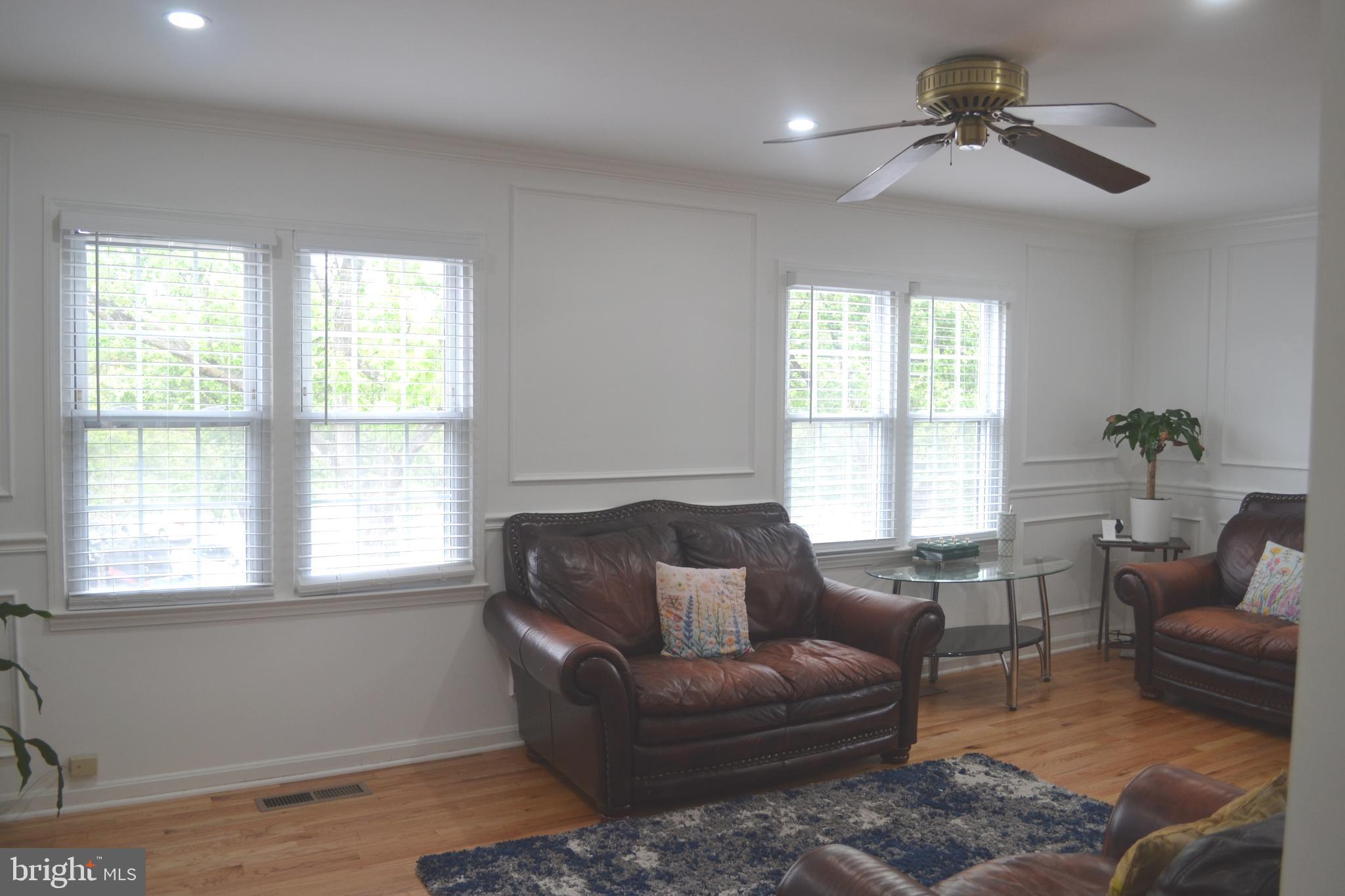 WILLIAMSBURG SQUARE - Residential