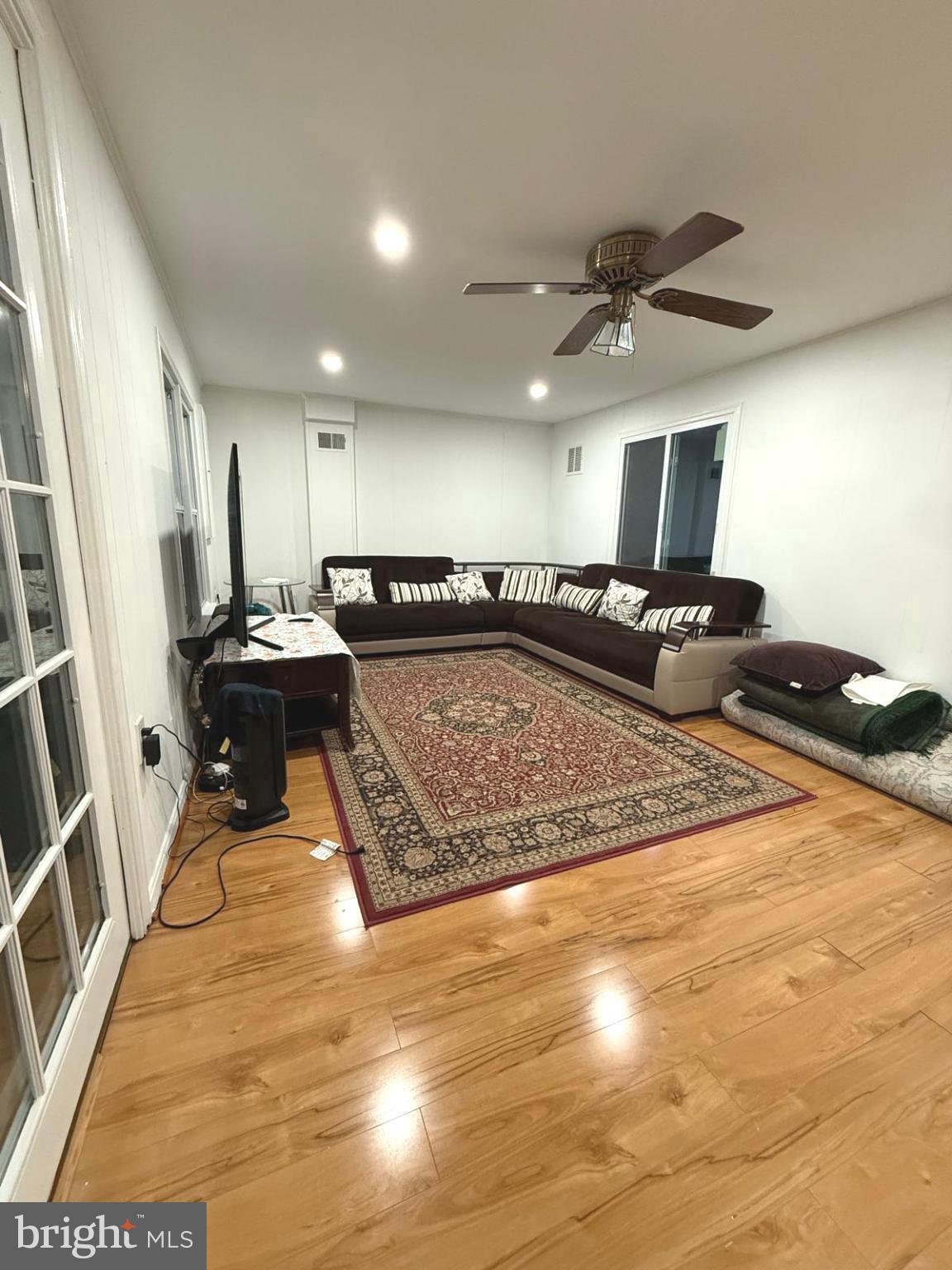 WILLIAMSBURG SQUARE - Residential