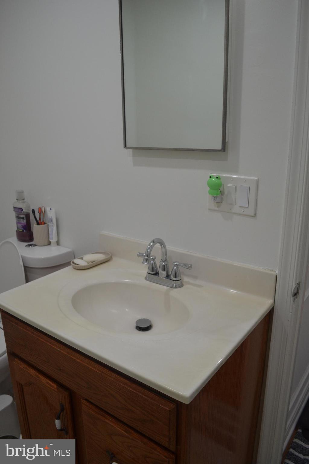 WILLIAMSBURG SQUARE - Residential