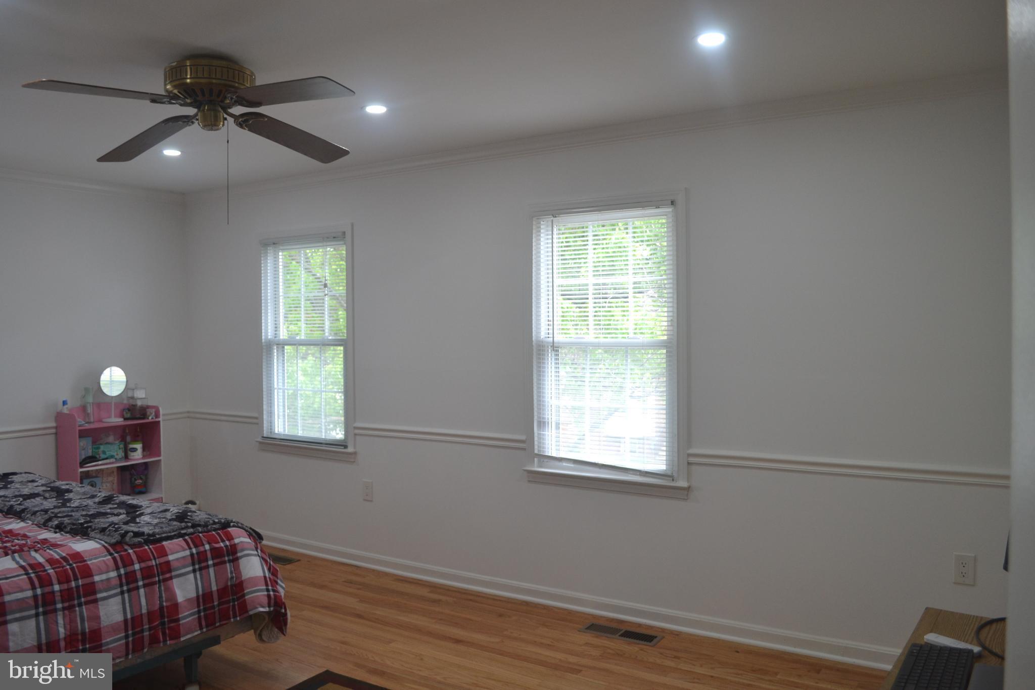 WILLIAMSBURG SQUARE - Residential