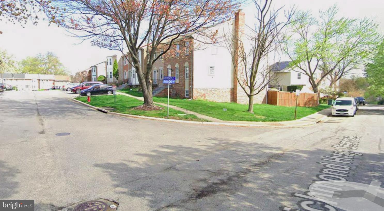 WILLIAMSBURG SQUARE - Residential