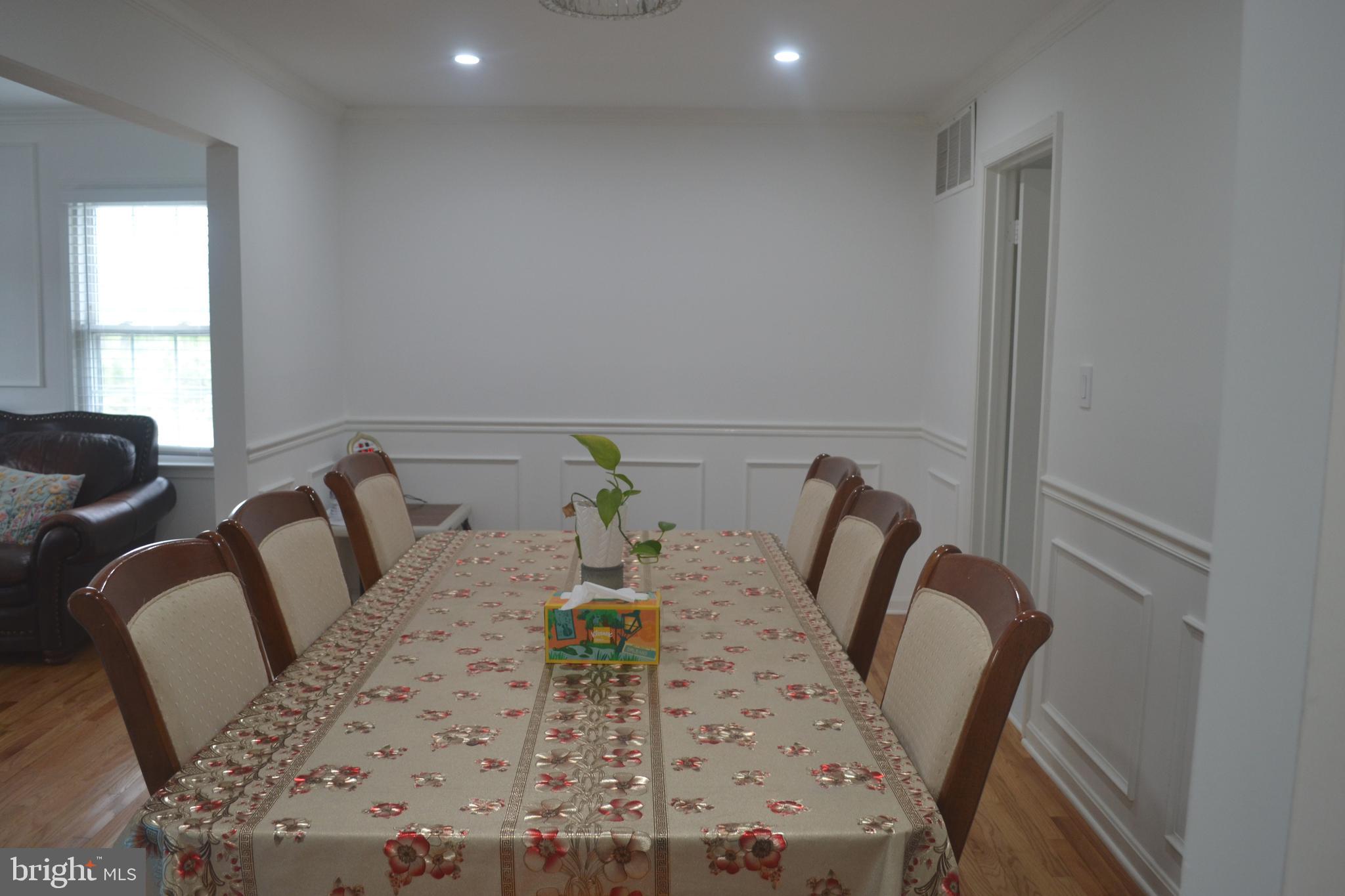 WILLIAMSBURG SQUARE - Residential