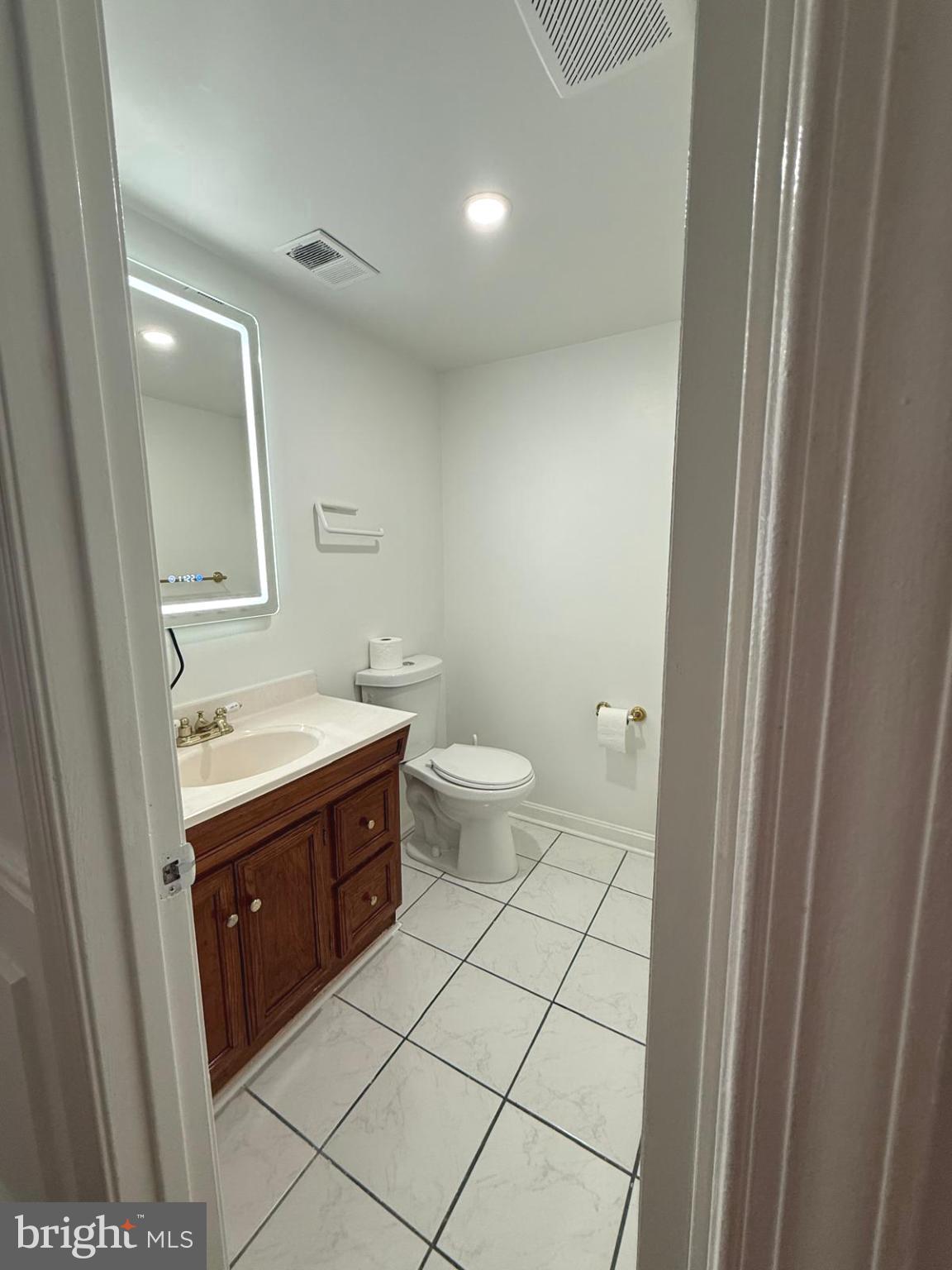WILLIAMSBURG SQUARE - Residential