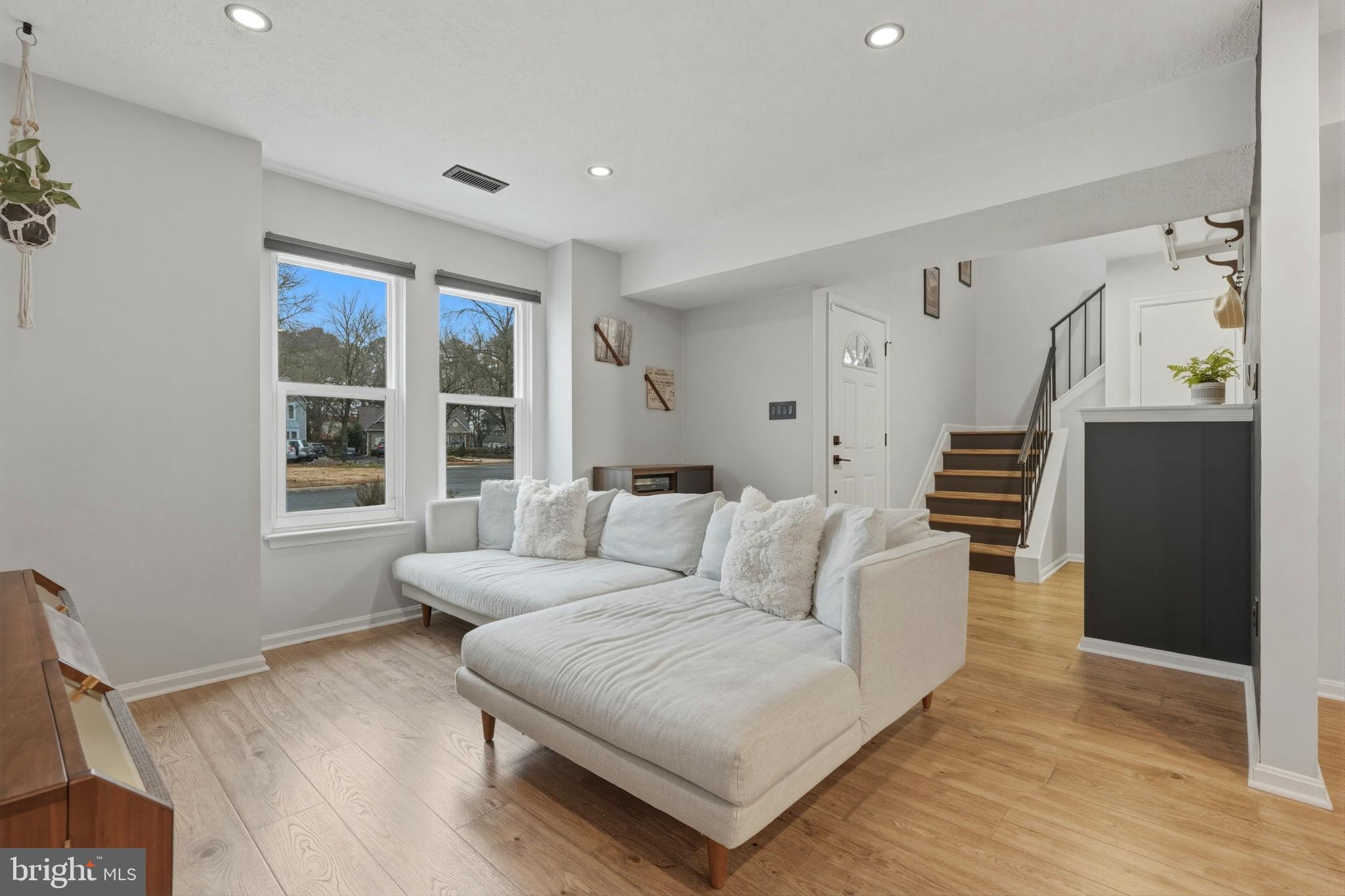 4235 MOCKINGBIRD CIRCLE