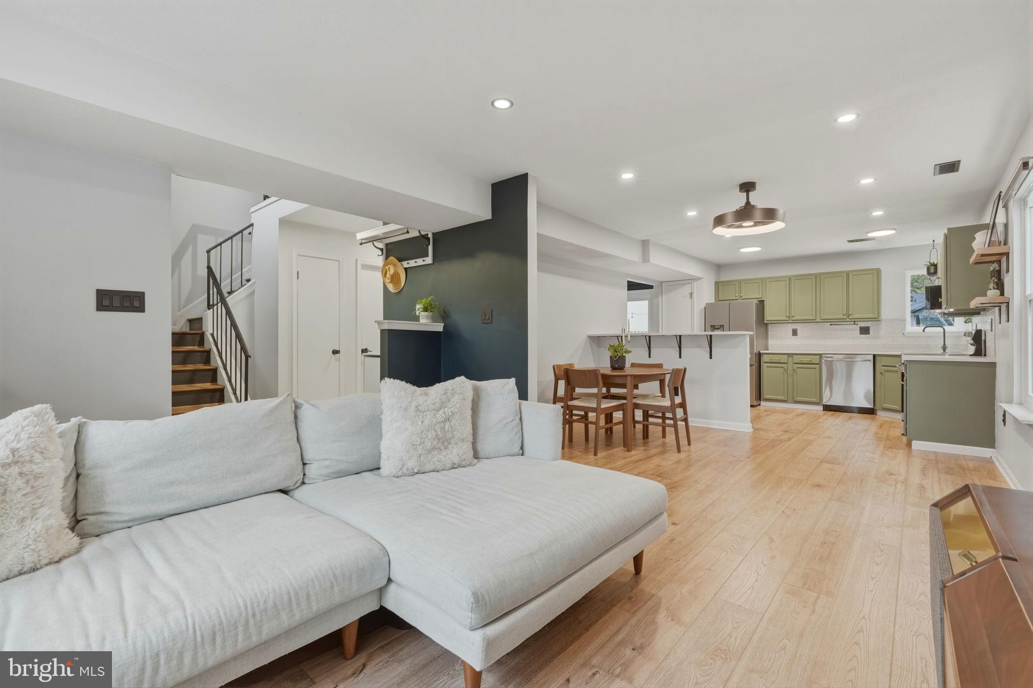 4235 MOCKINGBIRD CIRCLE