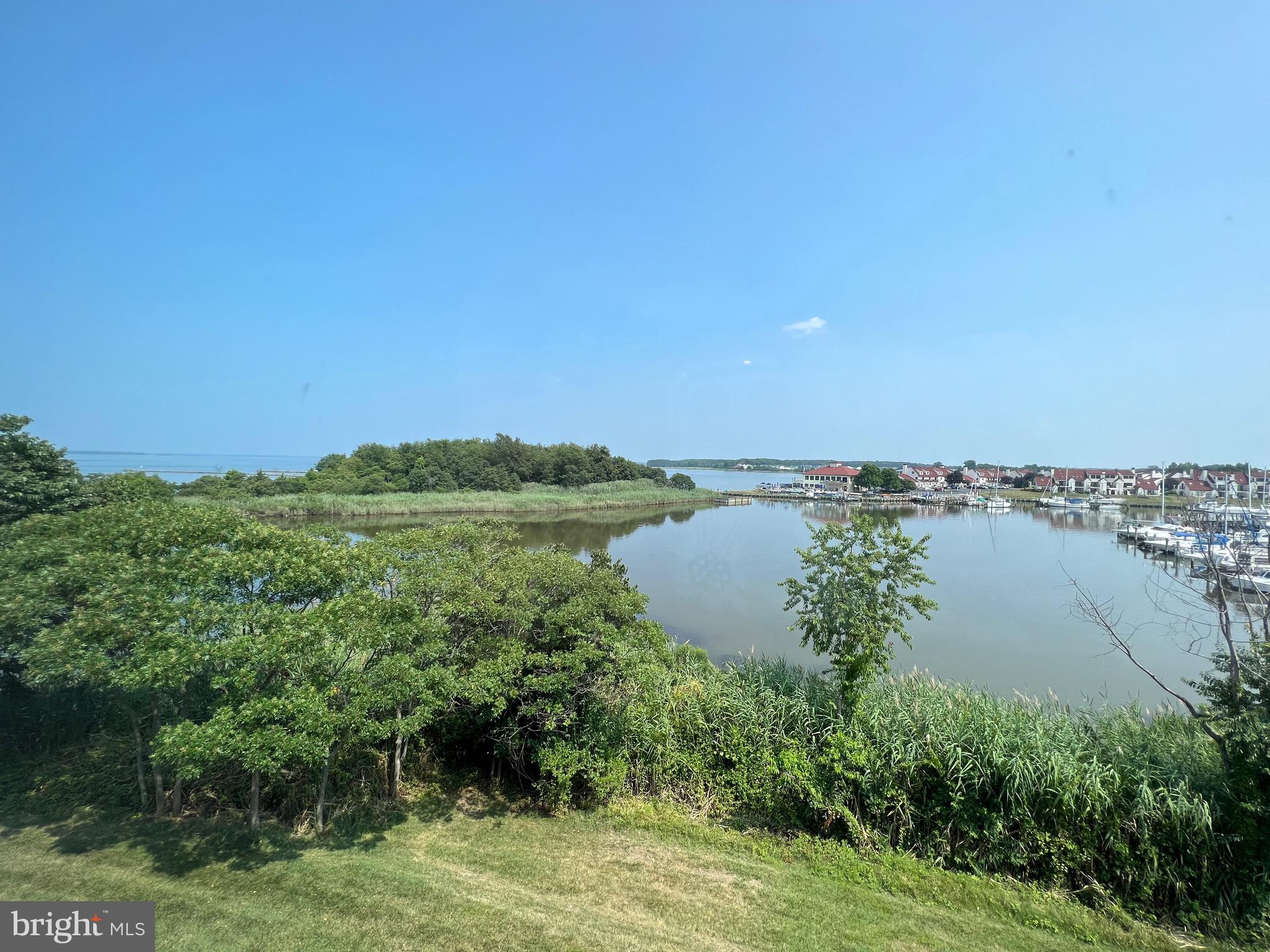 BAYSIDE - Residential Lease