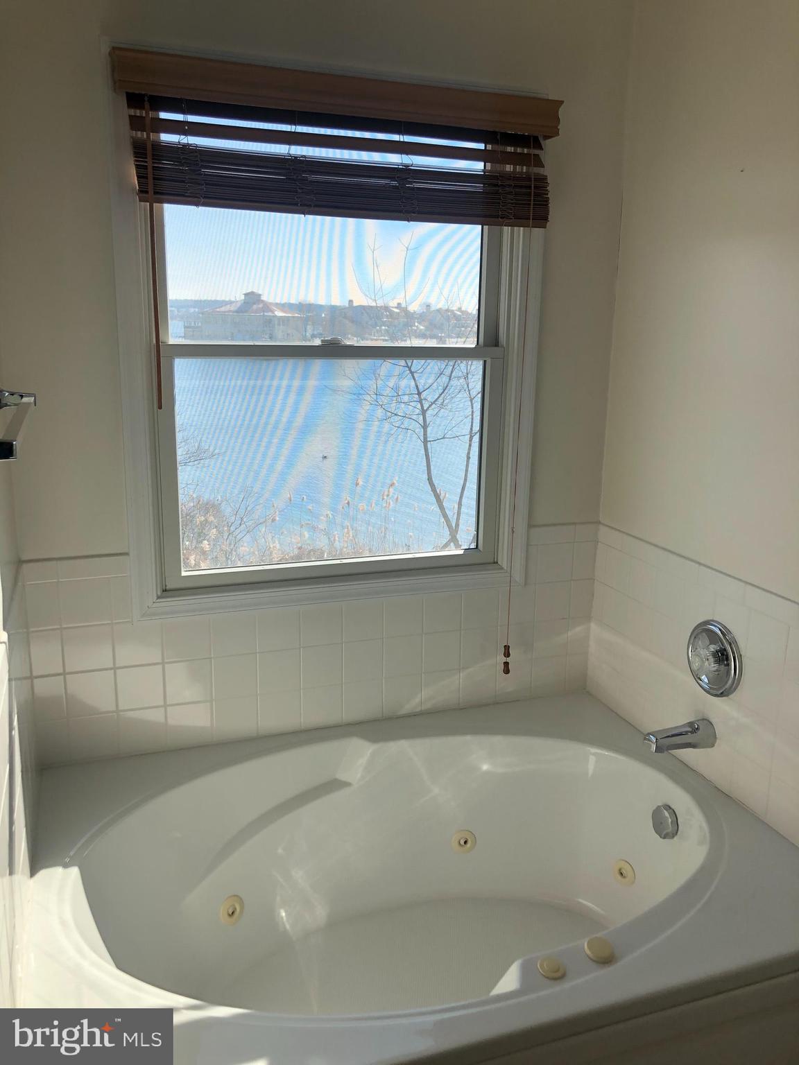 BAYSIDE - Residential Lease