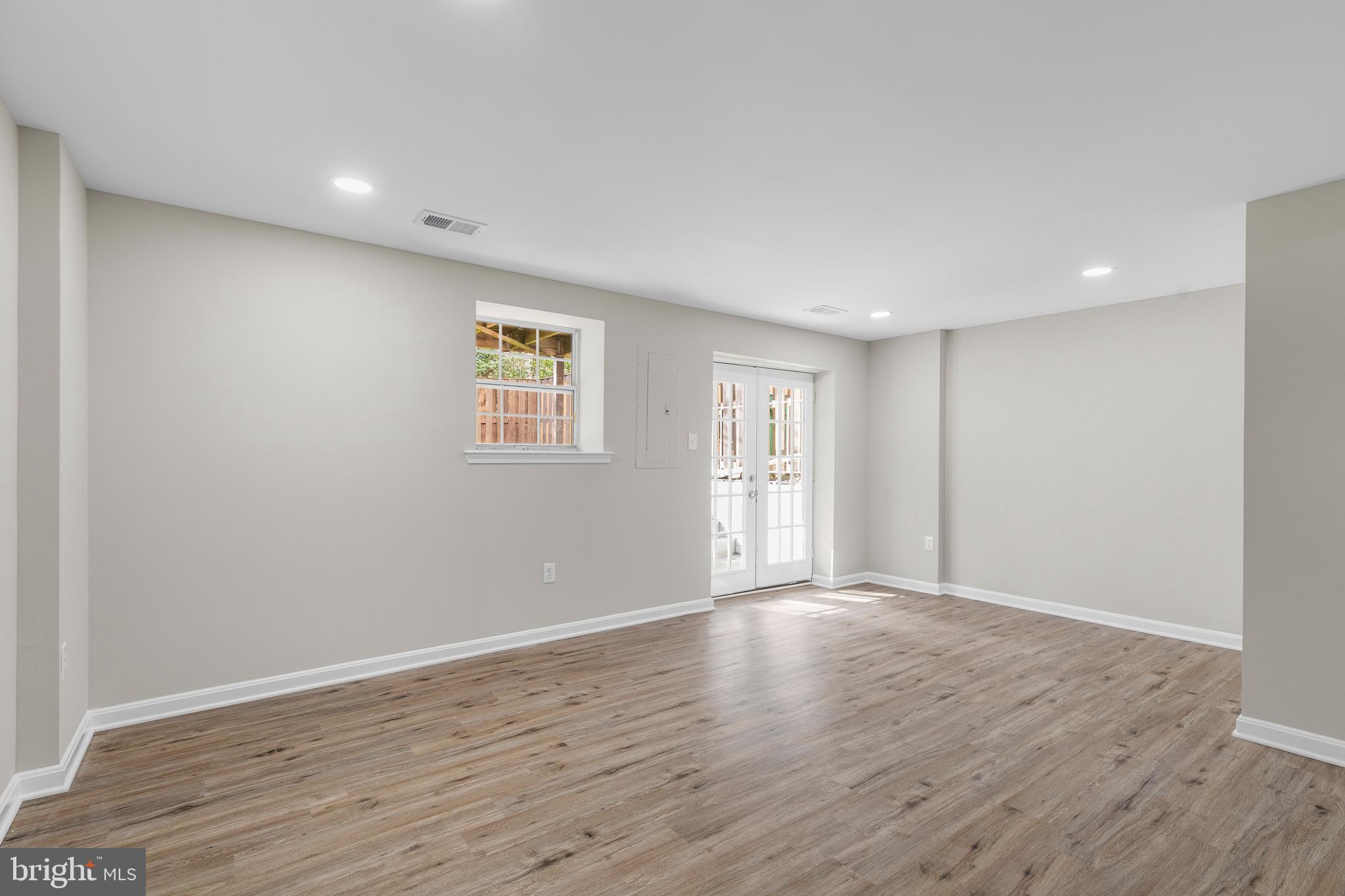 RIDGEFIELD VILLAGE - Residential