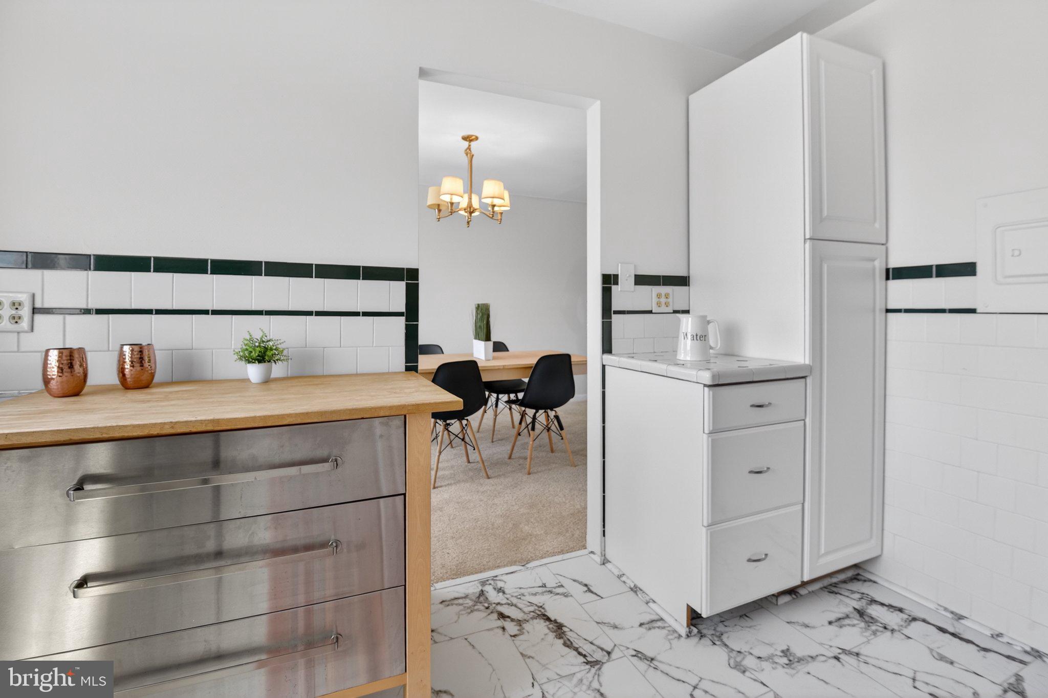 THE CAROLYN - Residential