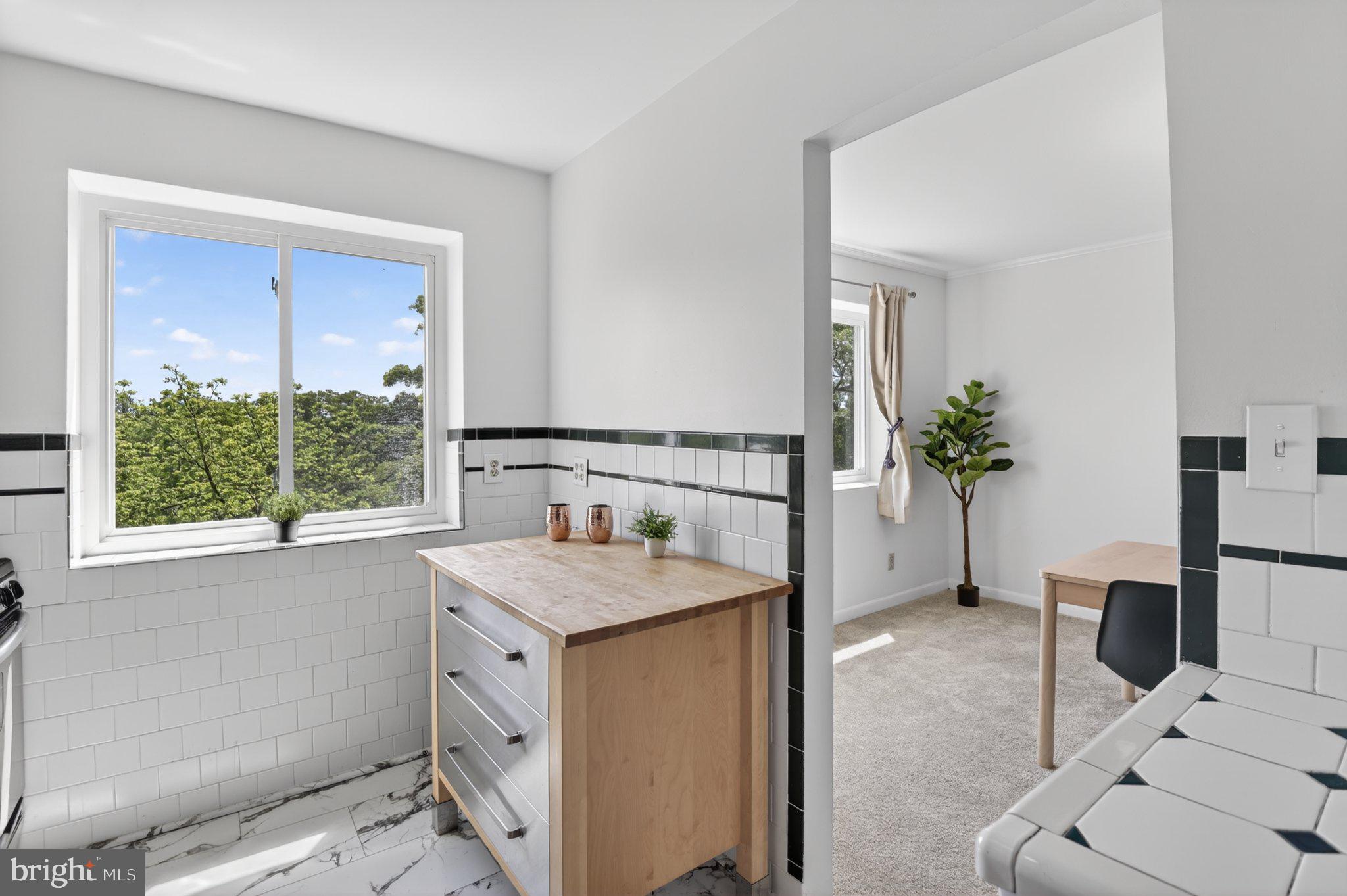 THE CAROLYN - Residential