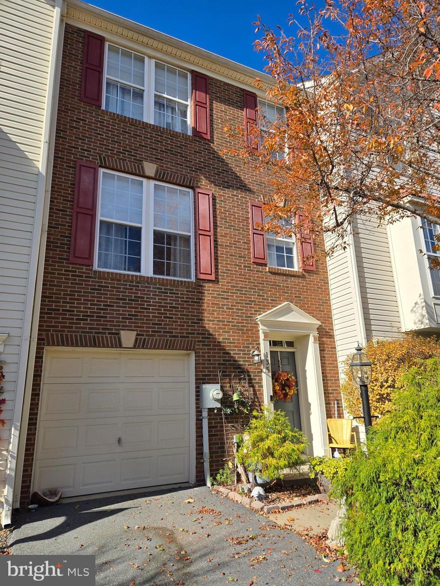 Welcome to 135 Pittman Ct- a well-maintained brick townhouse featuring 3 bedrooms, 2.5 bathrooms.
A cozy gas fireplace greets you on the lower level, creating the perfect setting for a relaxing living room or recreational space. On the main level, you’ll find a spacious living room and a well-equipped kitchen featuring stainless steel appliances (stove 2024), a kitchen island, and multiple dining area options.
The primary suite includes a walk-in closet and a primary bathroom with a double-sink vanity, soaking tub, and walk-in shower. Two additional bedrooms on the upper level provide plenty of space for family, guests, or a home office.
The 1-car garage includes a large shelving unit for extra storage. Enjoy outdoor living on the rear deck or in the backyard, perfect for relaxing or entertaining. The Roof was replaced in 2021.
Conveniently located near commuter routes, schools, and shopping.