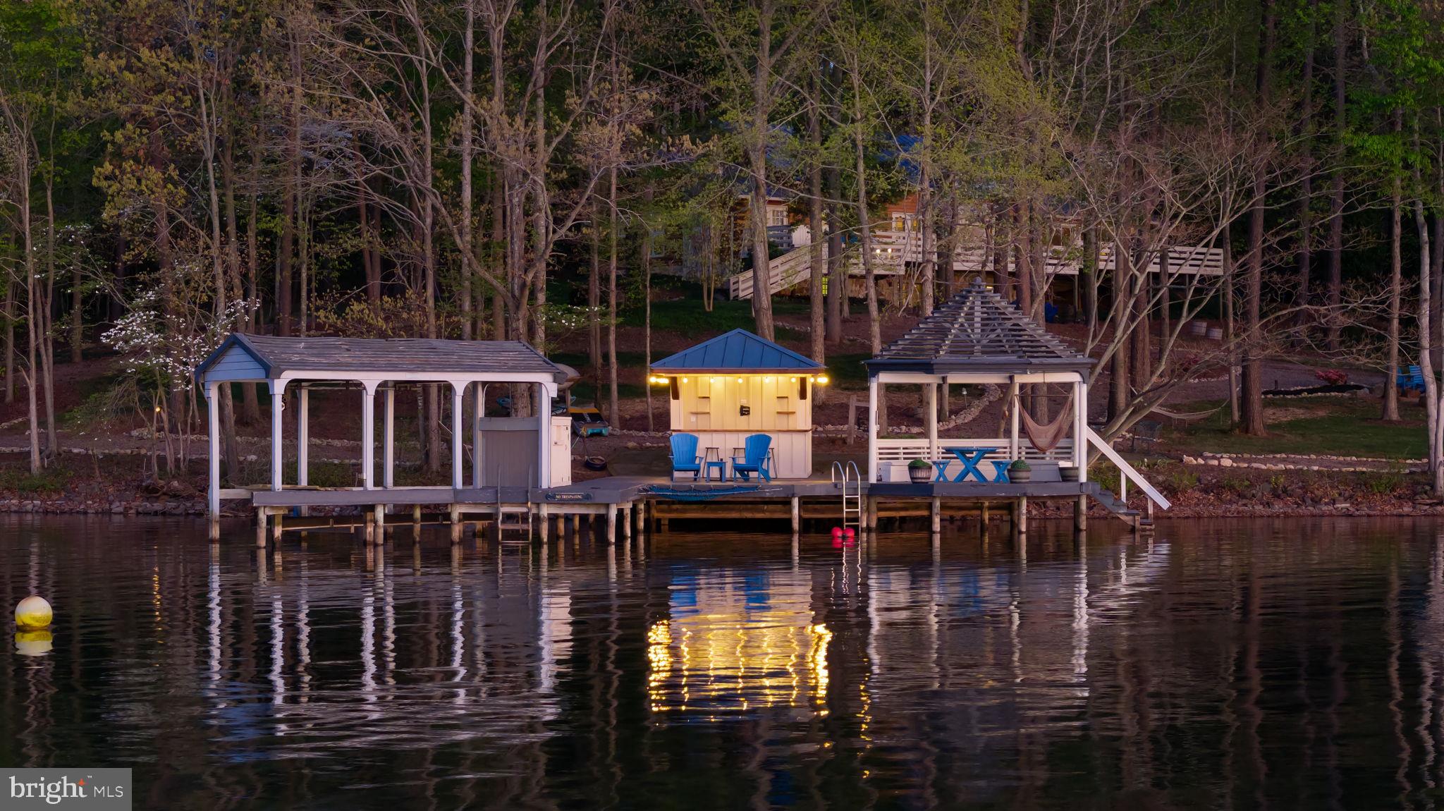 FISHERMANS COVE - Residential