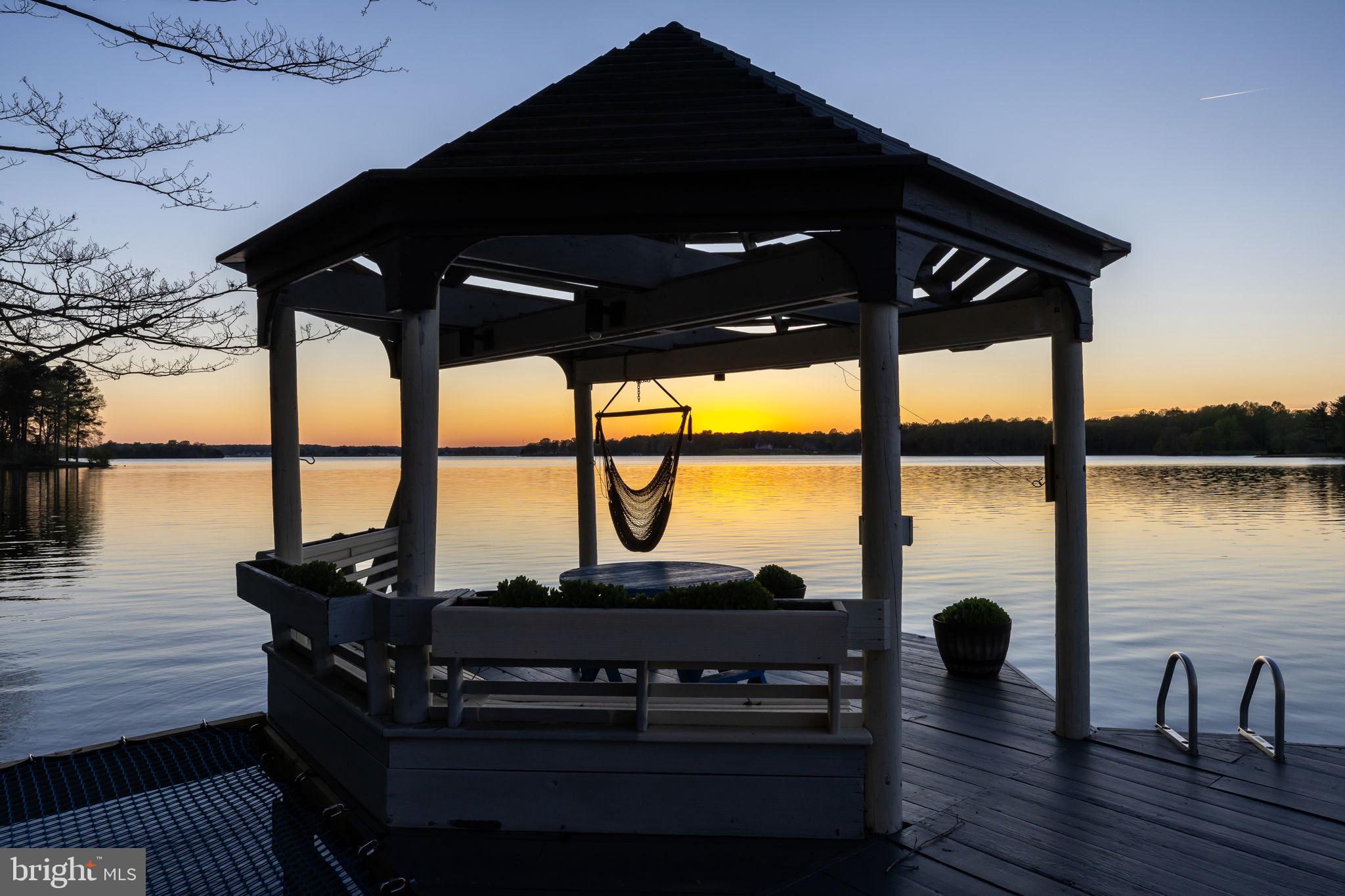 FISHERMANS COVE - Residential