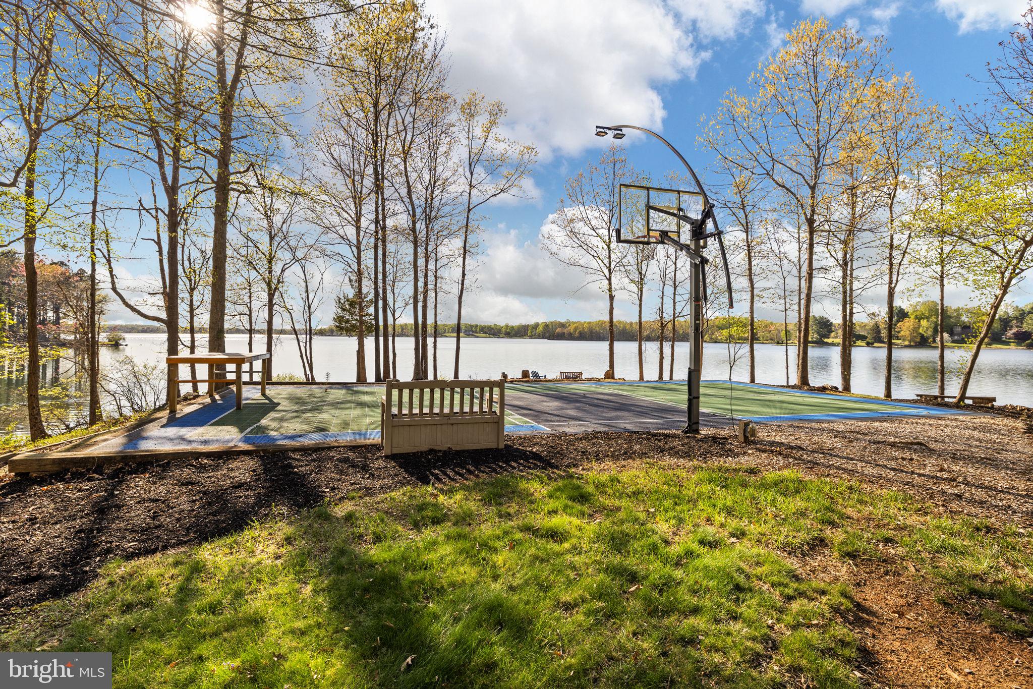 FISHERMANS COVE - Residential