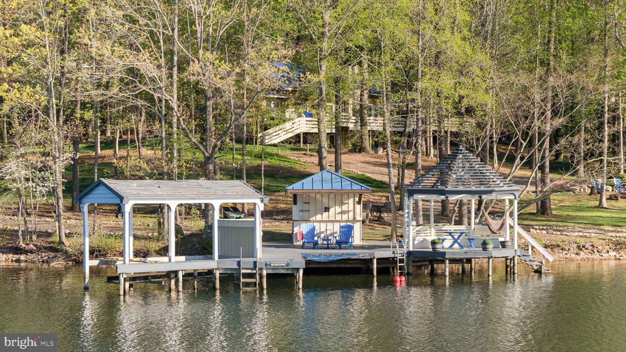 FISHERMANS COVE - Residential