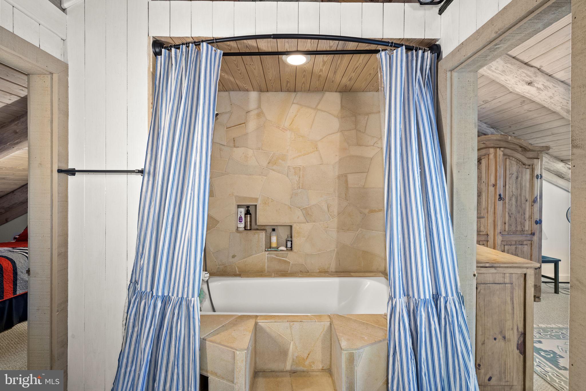 FISHERMANS COVE - Residential