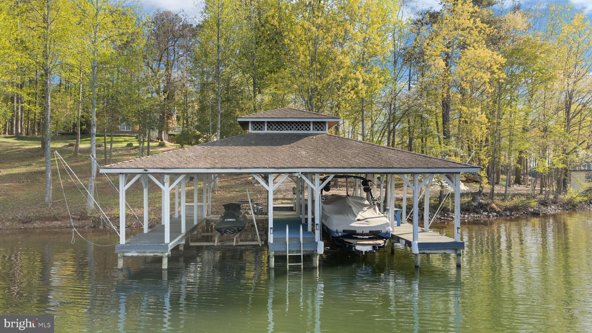 FISHERMANS COVE - Residential