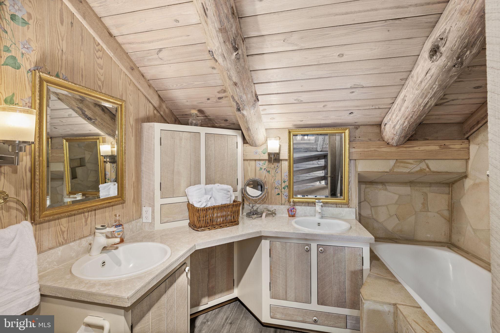 FISHERMANS COVE - Residential