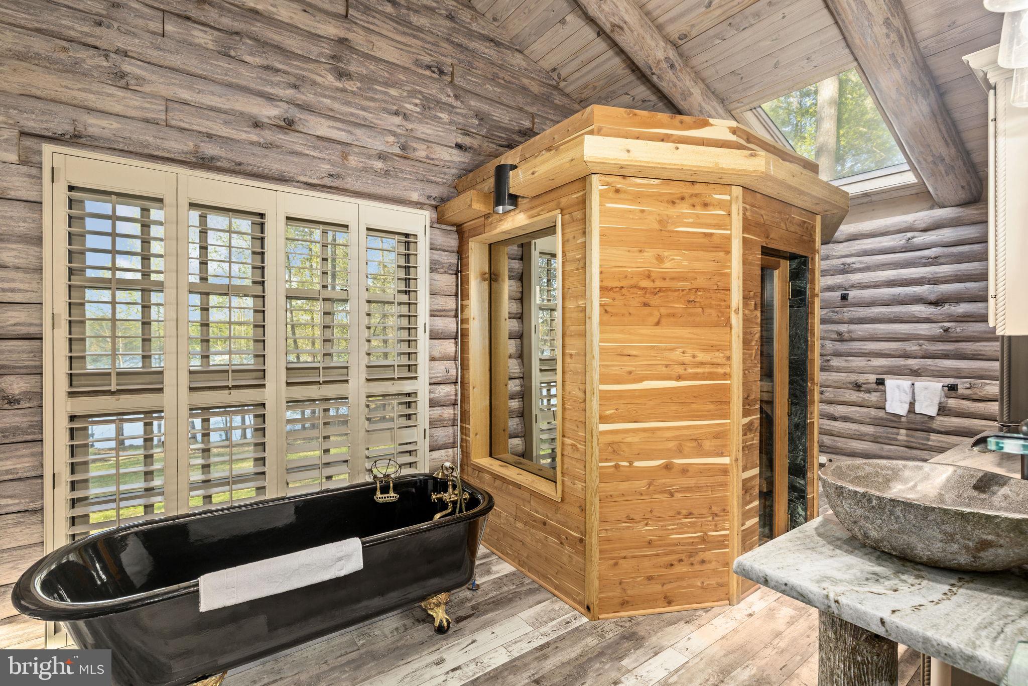 FISHERMANS COVE - Residential