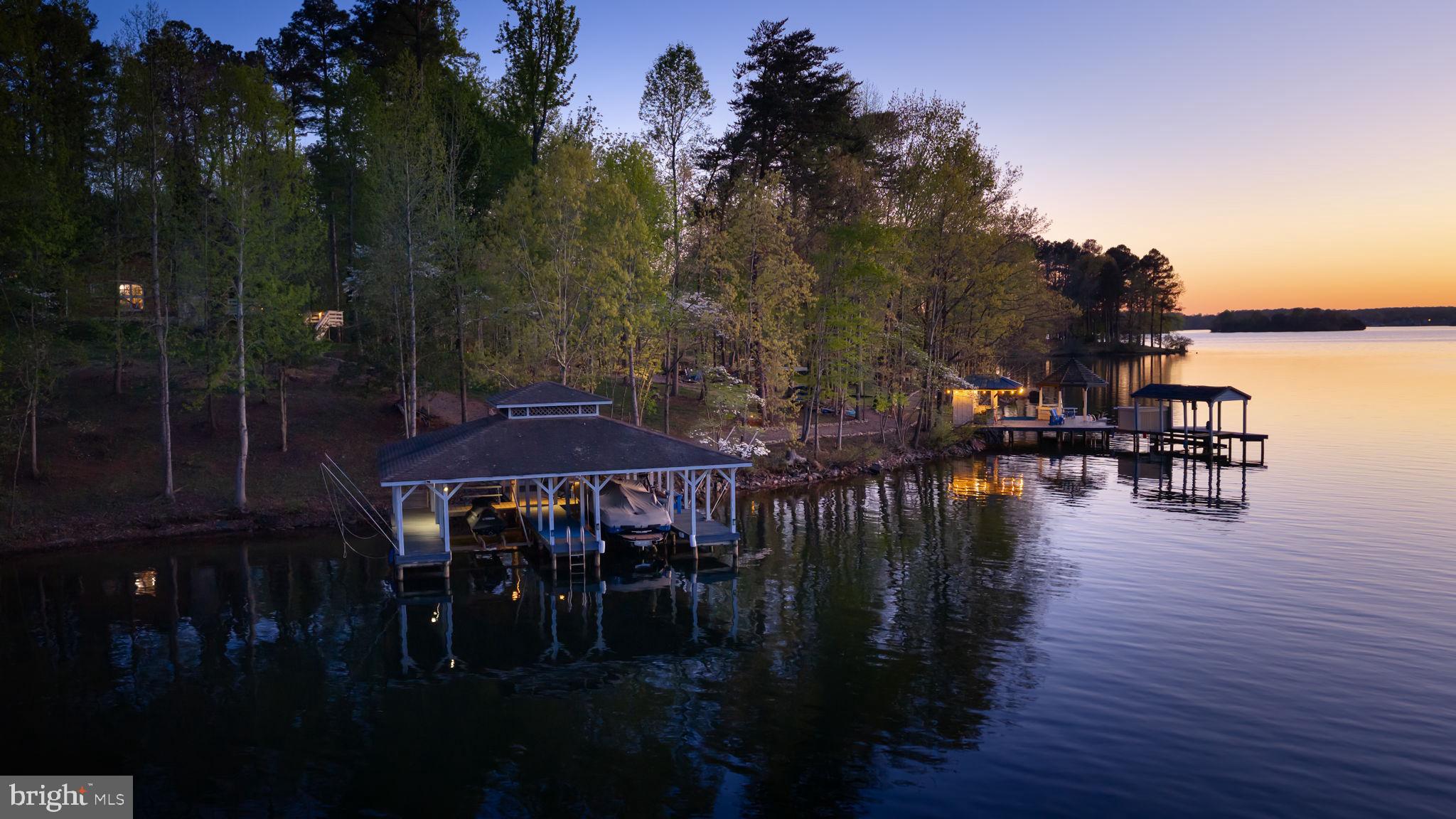 FISHERMANS COVE - Residential